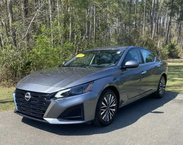 photo of 2023 Nissan Altima SV FWD