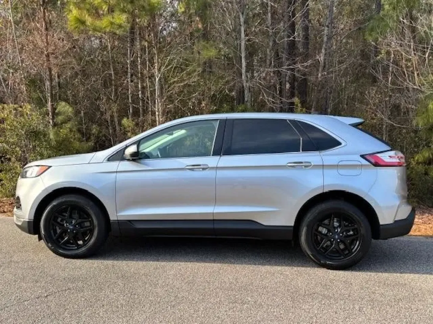 2022 /Ebony Ford Edge SEL AWD (2FMPK4J95NB) with an 2.0L L4 DOHC 16V engine, 6-Speed Automatic transmission, located at 2761 East Hwy 501, Conway, SC, 29526, (843) 331-1151, 33.781528, -78.989883 - Elevate your everyday adventures with this stunning 2022 Ford Edge SEL AWD, perfect for families on the go or weekend explorers seeking reliability and comfort. With its spacious interior and advanced technology, this SUV is designed to accommodate both your daily commute and your next road trip. Wh - Photo#2