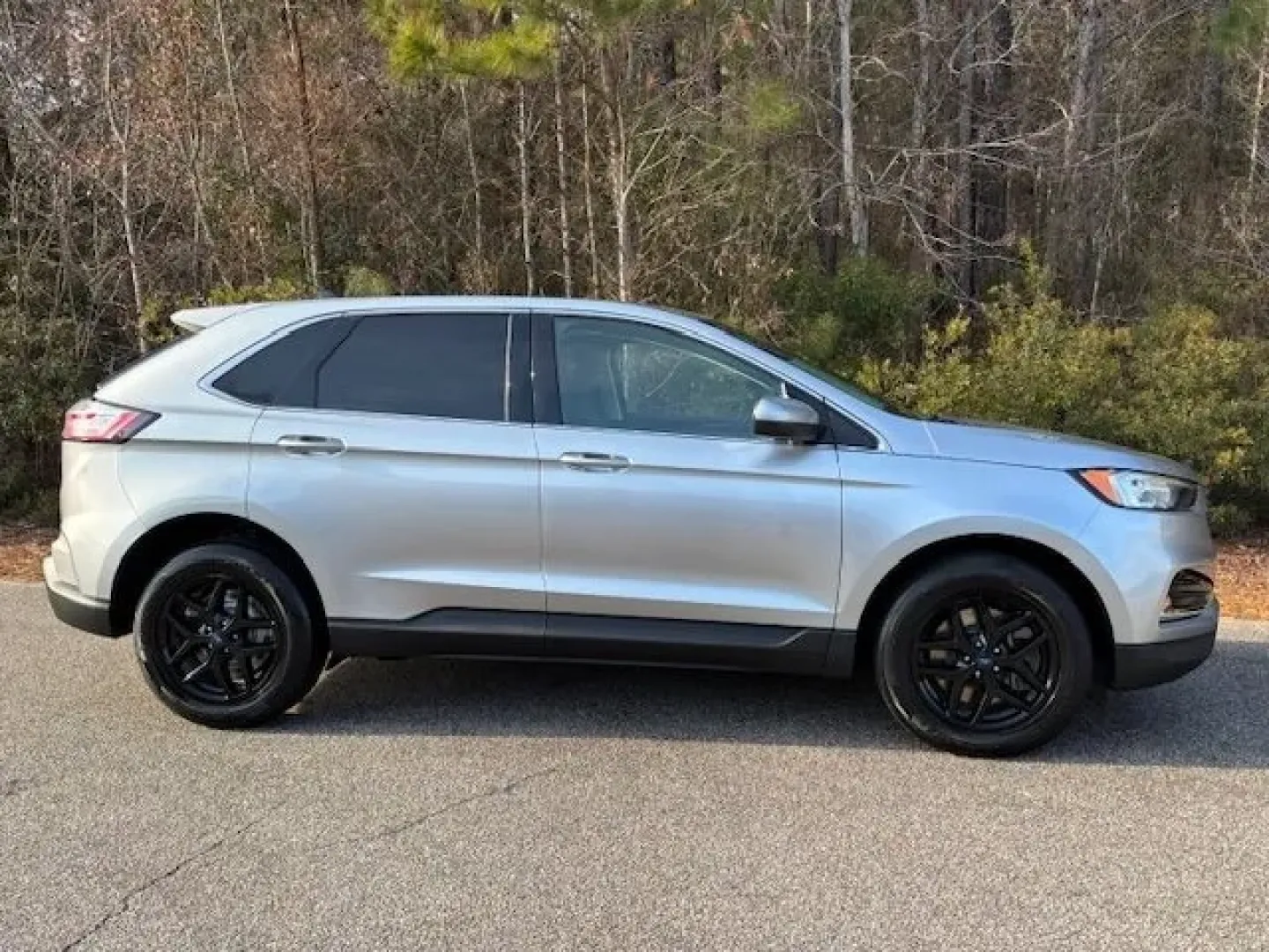2022 /Ebony Ford Edge SEL AWD (2FMPK4J95NB) with an 2.0L L4 DOHC 16V engine, 6-Speed Automatic transmission, located at 2761 East Hwy 501, Conway, SC, 29526, (843) 331-1151, 33.781528, -78.989883 - Elevate your everyday adventures with this stunning 2022 Ford Edge SEL AWD, perfect for families on the go or weekend explorers seeking reliability and comfort. With its spacious interior and advanced technology, this SUV is designed to accommodate both your daily commute and your next road trip. Wh - Photo#3