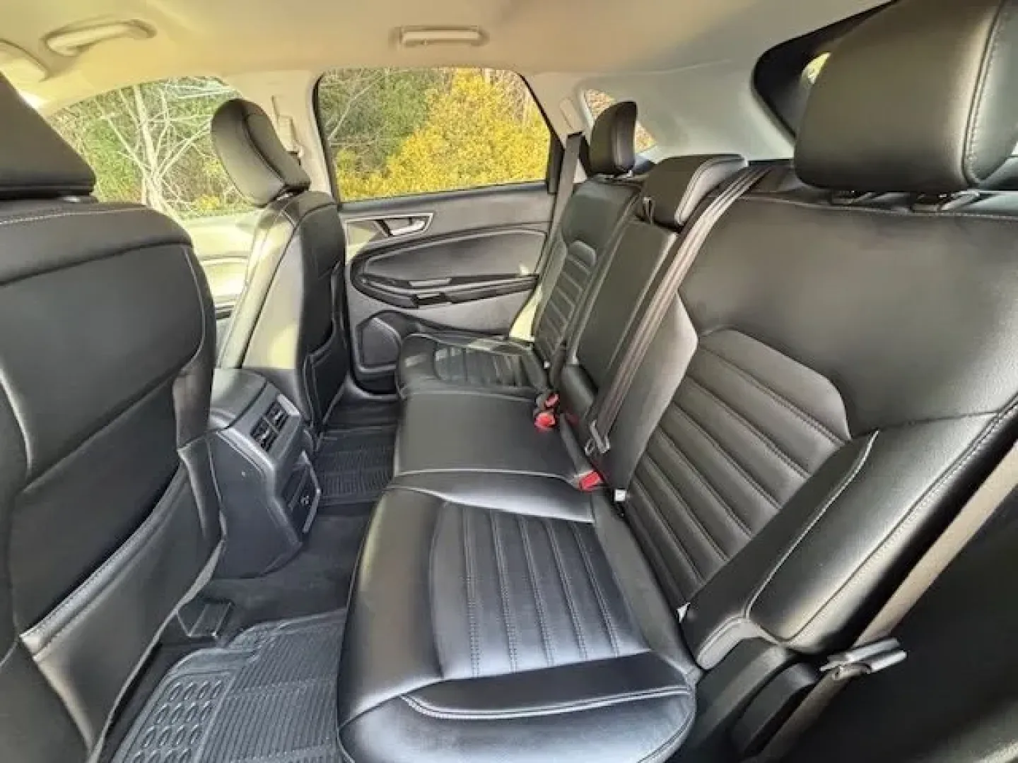 2022 /Ebony Ford Edge SEL AWD (2FMPK4J95NB) with an 2.0L L4 DOHC 16V engine, 6-Speed Automatic transmission, located at 2761 East Hwy 501, Conway, SC, 29526, (843) 331-1151, 33.781528, -78.989883 - Elevate your everyday adventures with this stunning 2022 Ford Edge SEL AWD, perfect for families on the go or weekend explorers seeking reliability and comfort. With its spacious interior and advanced technology, this SUV is designed to accommodate both your daily commute and your next road trip. Wh - Photo#11