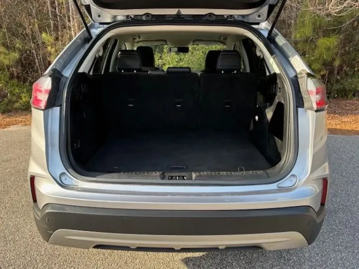 2022 /Ebony Ford Edge SEL AWD (2FMPK4J95NB) with an 2.0L L4 DOHC 16V engine, 6-Speed Automatic transmission, located at 2761 East Hwy 501, Conway, SC, 29526, (843) 331-1151, 33.781528, -78.989883 - Elevate your everyday adventures with this stunning 2022 Ford Edge SEL AWD, perfect for families on the go or weekend explorers seeking reliability and comfort. With its spacious interior and advanced technology, this SUV is designed to accommodate both your daily commute and your next road trip. Wh - Photo#13