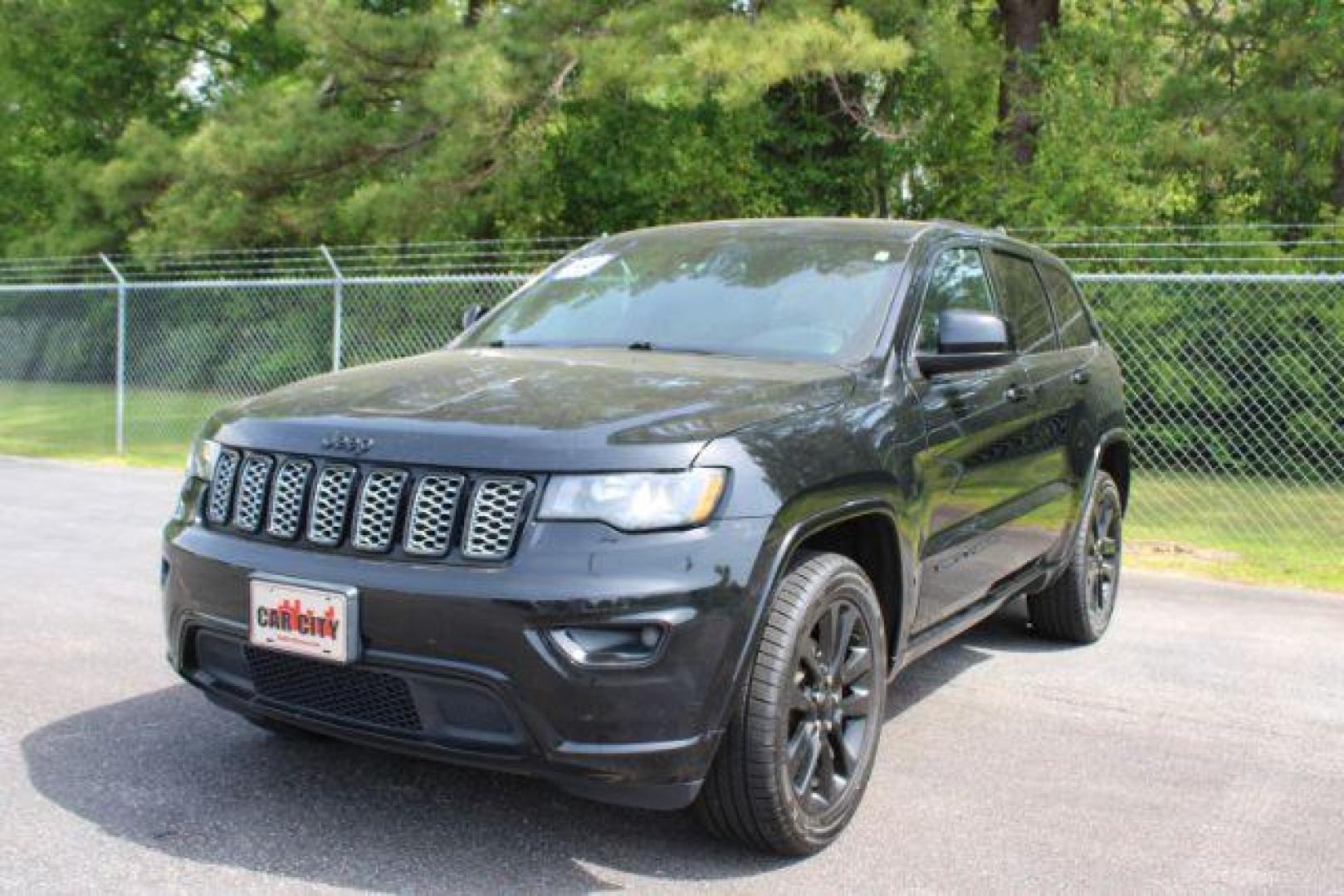 2019 Jeep Grand Cherokee Altitude 4x4 (1C4RJFAG9KC) with an Pentastar 3.6L V-6 DOHC engine, located at 3598 James B White Hwy South, Whiteville, NC, 28472, (910) 642-3196, 34.294846, -78.732613 - 2019 Jeep Grand Cherokee Altitude 4x4 - Photo#0