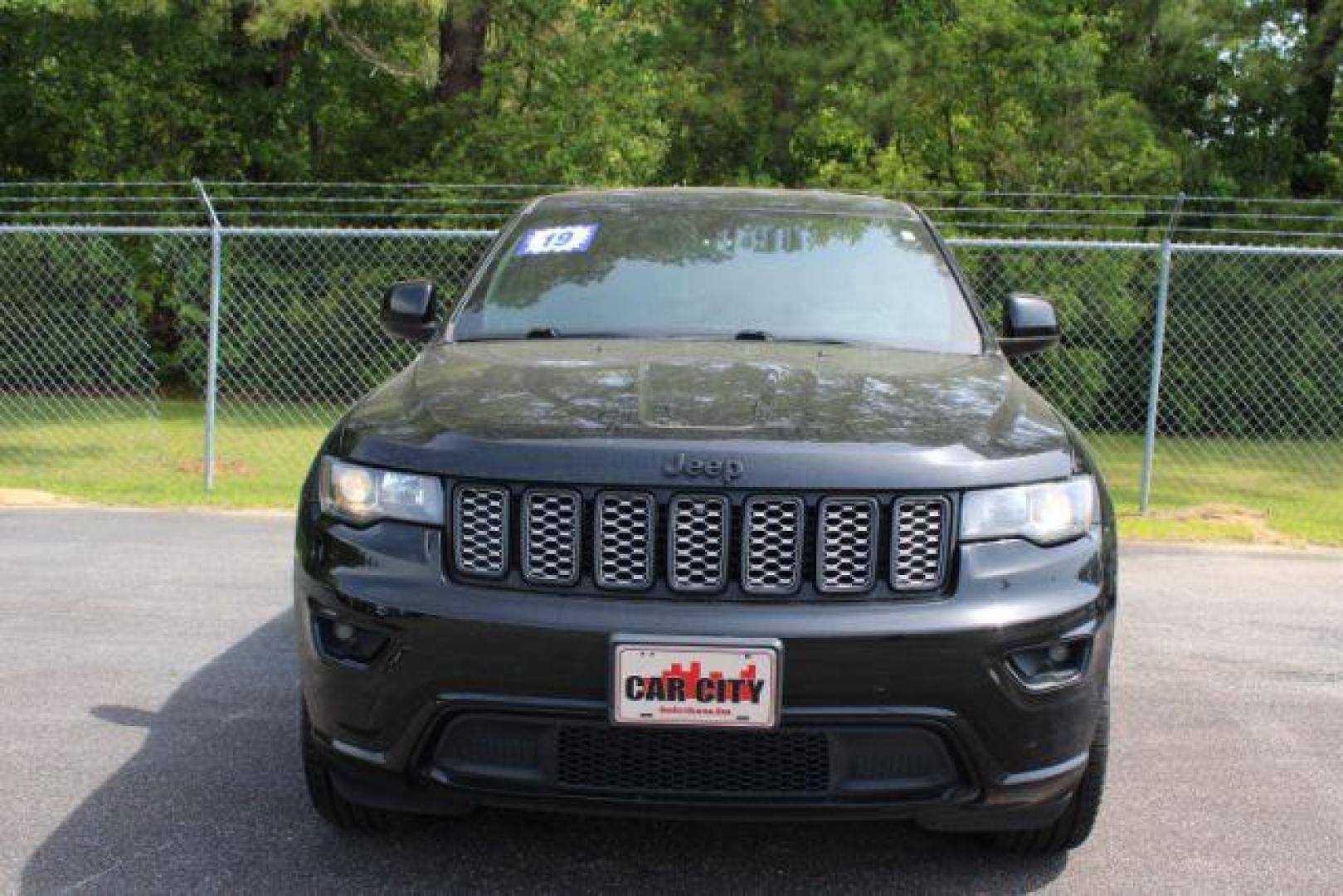 2019 Jeep Grand Cherokee Altitude 4x4 (1C4RJFAG9KC) with an Pentastar 3.6L V-6 DOHC engine, located at 3598 James B White Hwy South, Whiteville, NC, 28472, (910) 642-3196, 34.294846, -78.732613 - 2019 Jeep Grand Cherokee Altitude 4x4 - Photo#1