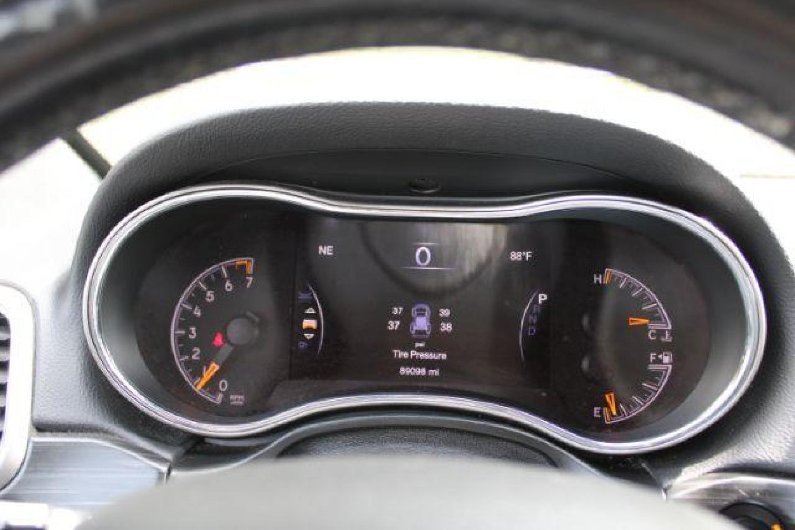 2019 Jeep Grand Cherokee Altitude 4x4 (1C4RJFAG9KC) with an Pentastar 3.6L V-6 DOHC engine, located at 3598 James B White Hwy South, Whiteville, NC, 28472, (910) 642-3196, 34.294846, -78.732613 - 2019 Jeep Grand Cherokee Altitude 4x4 - Photo#5