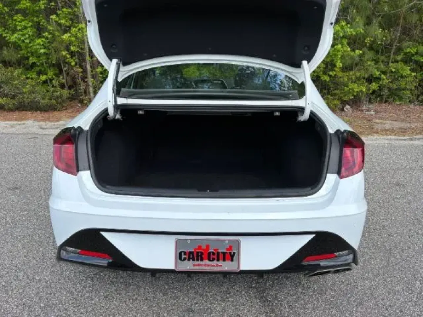 2023 /GRAY Hyundai Sonata SEL Plus (KMHL44J24PA) with an 1.6L L4 DOHC 16V engine, 8-Speed Automatic transmission, located at 2761 East Hwy 501, Conway, SC, 29526, (843) 331-1151, 33.781528, -78.989883 - 2023 Hyundai Sonata SEL Plus - Photo#10