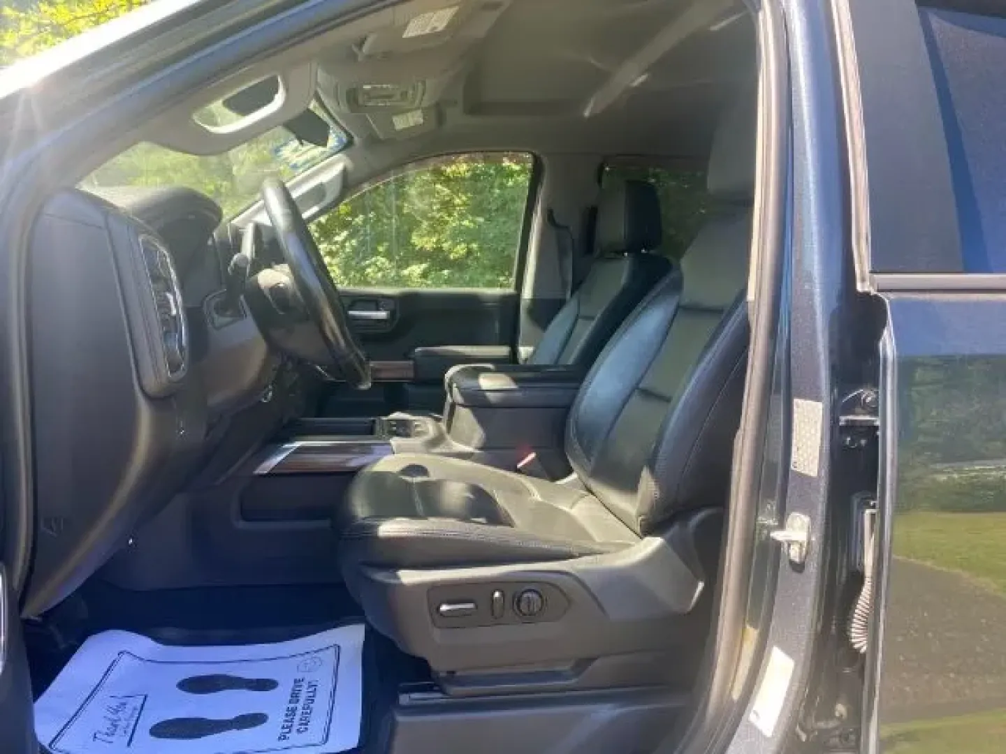 2019 Chevrolet Silverado 1500 RST (1GCUYEED3KZ) with an 5.3 V8 engine, located at 9146 Ocean Hwy West, Calabash, NC, 28467, (910) 579-1110, 33.928635, -78.576157 - ### Discover Your Next Adventure with the 2019 Chevrolet Silverado 1500 at Car City - Calabash<br /> <br /> Are you ready to elevate your lifestyle with a versatile truck that perfectly blends power, comfort, and modern technology? The 2019 Chevrolet Silverado 1500 RST, available at Car City - Calab - Photo#4