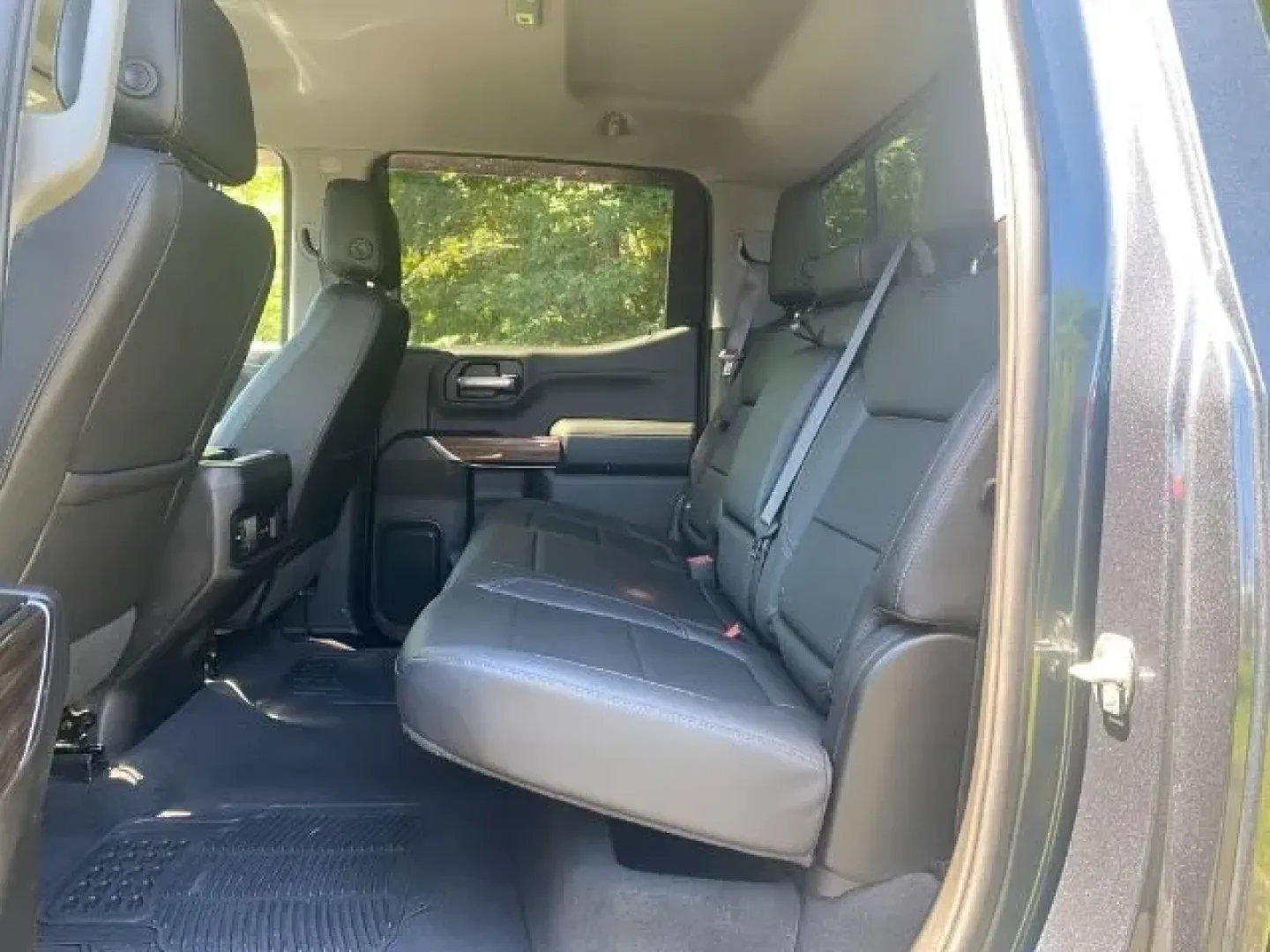 2019 Chevrolet Silverado 1500 RST (1GCUYEED3KZ) with an 5.3 V8 engine, located at 9146 Ocean Hwy West, Calabash, NC, 28467, (910) 579-1110, 33.928635, -78.576157 - ### Discover Your Next Adventure with the 2019 Chevrolet Silverado 1500 at Car City - Calabash<br /> <br /> Are you ready to elevate your lifestyle with a versatile truck that perfectly blends power, comfort, and modern technology? The 2019 Chevrolet Silverado 1500 RST, available at Car City - Calab - Photo#5