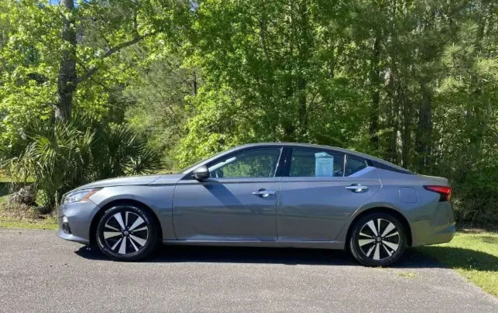 2020 /Charcoal, leather Nissan Altima 2.5 SL (1N4BL4EV1LC) with an 2.5L L4 DOHC 16V engine, Continuously Variabl transmission, located at 9146 Ocean Hwy West, Calabash, NC, 28467, (910) 579-1110, 33.928635, -78.576157 - 2020 Nissan Altima 2.5 SL - Photo#2