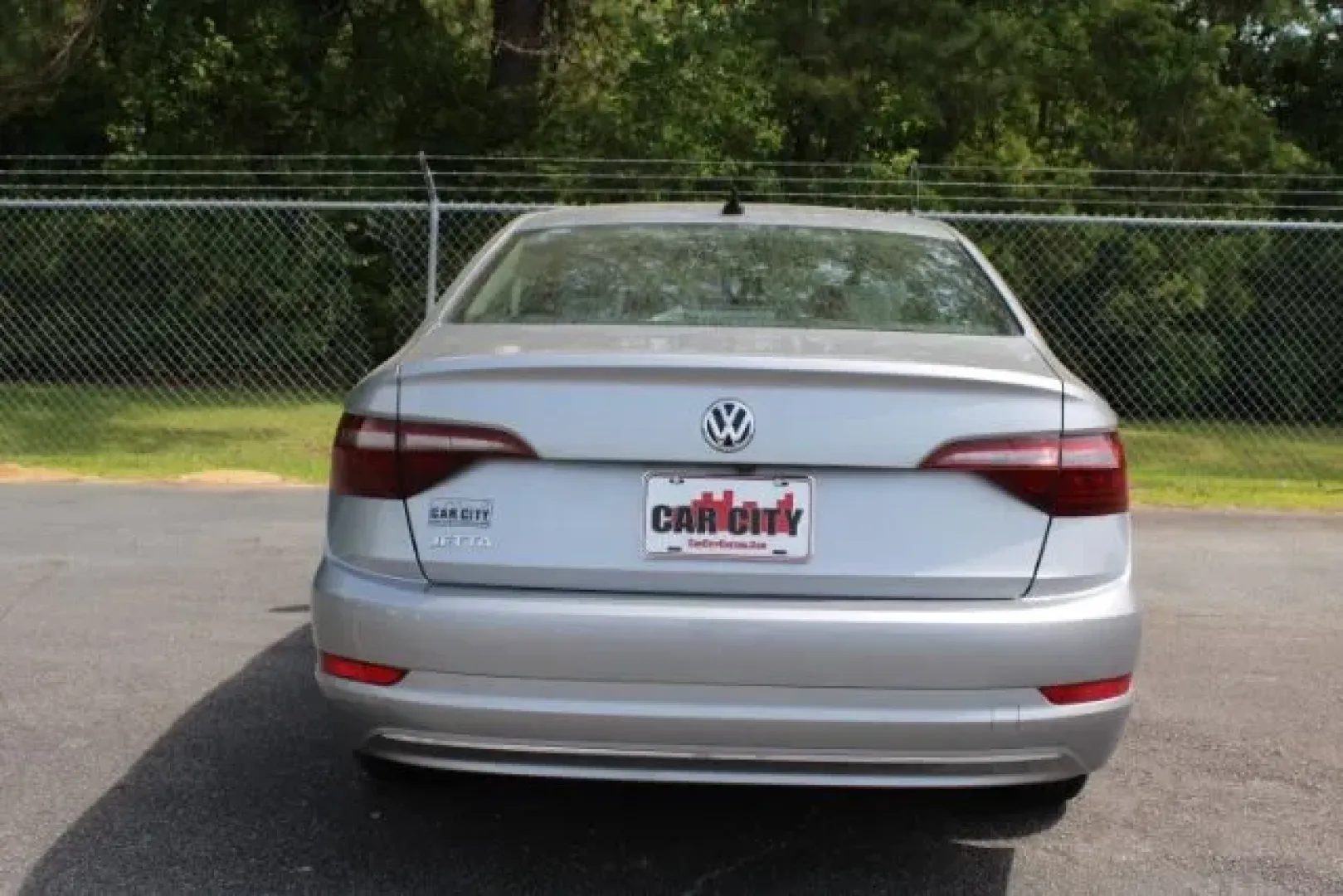 2021 Volkswagen Jetta 1.4T SE 8A (3VWC57BU8MM) with an 1.4L L4 DOHC 16V engine, 8-Speed Automatic transmission, located at 9146 Ocean Hwy West, Calabash, NC, 28467, (910) 579-1110, 33.928635, -78.576157 - Looking for a vehicle that seamlessly fits into your dynamic lifestyle? Whether you're a commuter navigating the bustling streets of Whiteville, NC, or a growing family seeking a spacious and comfortable ride, the 2021 Volkswagen Jetta is the perfect match. With its blend of style, efficiency, and a - Photo#2