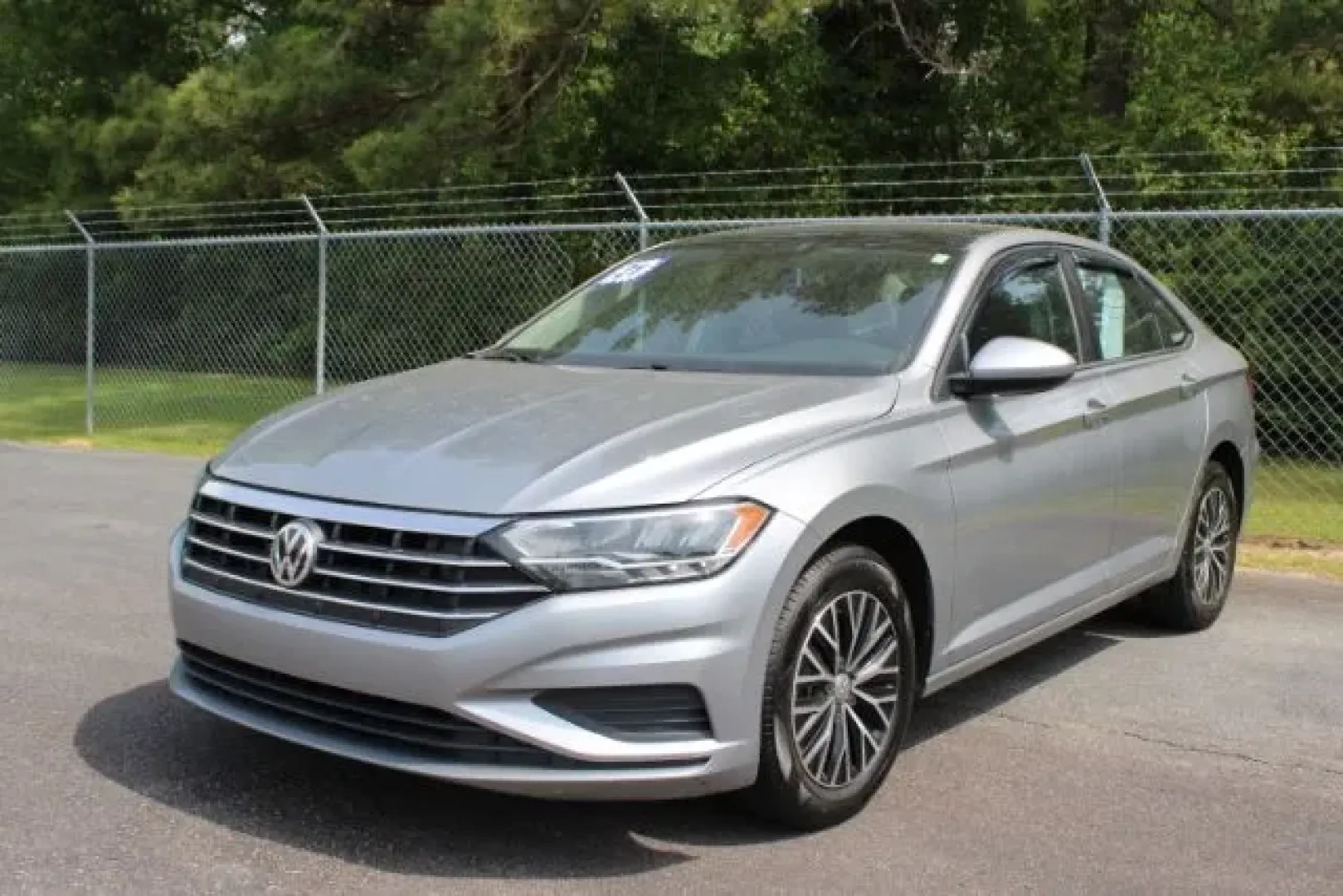 2021 Volkswagen Jetta 1.4T SE 8A (3VWC57BU8MM) with an 1.4L L4 DOHC 16V engine, 8-Speed Automatic transmission, located at 2761 East Hwy 501, Conway, SC, 29526, (843) 331-1151, 33.781528, -78.989883 - Looking for a vehicle that seamlessly fits into your dynamic lifestyle? Whether you're a commuter navigating the bustling streets of Whiteville, NC, or a growing family seeking a spacious and comfortable ride, the 2021 Volkswagen Jetta is the perfect match. With its blend of style, efficiency, and a - Photo#0