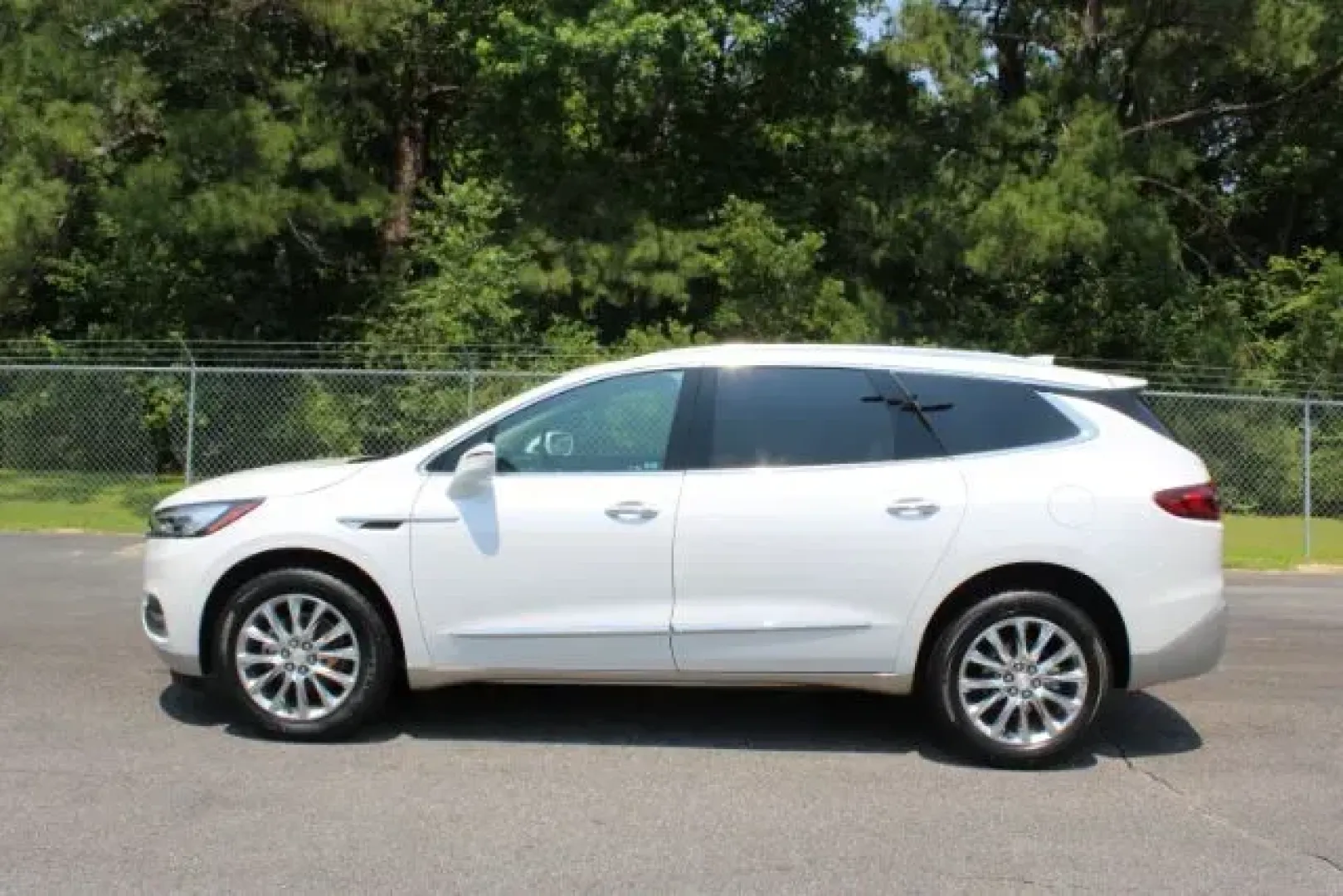 2018 Buick Enclave Premium (5GAERCKW3JJ) with an 3.6L V-6 gasoline direct injection engine, located at 3598 James B White Hwy South, Whiteville, NC, 28472, (910) 642-3196, 34.294846, -78.732613 - 2018 Buick Enclave Premium - Photo#3