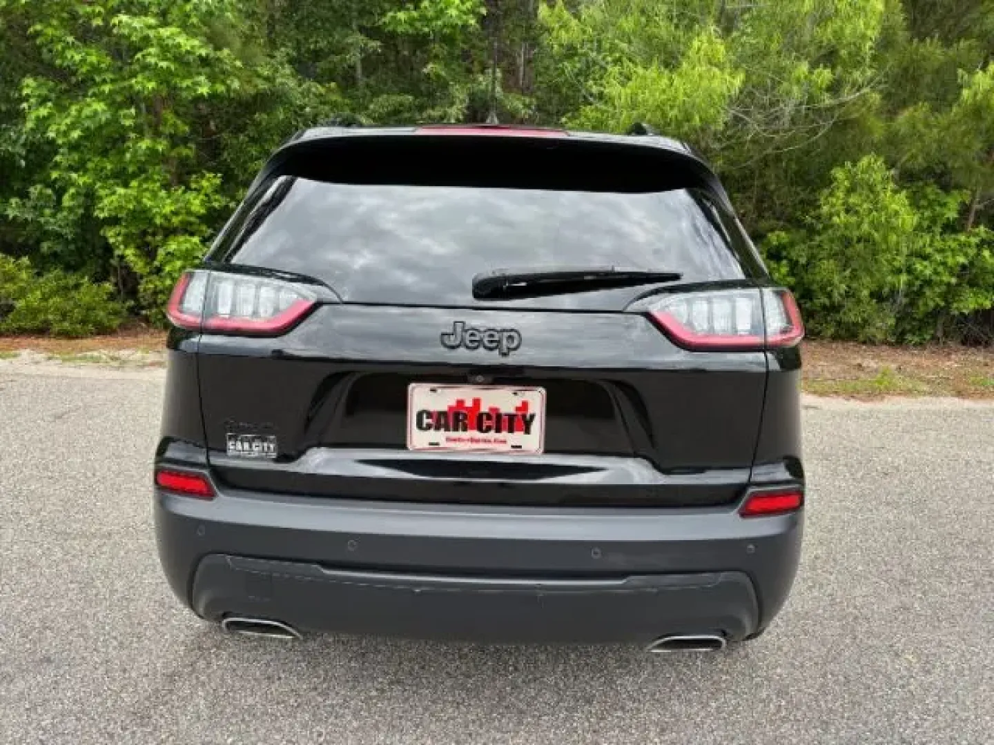 2019 /Black Jeep Cherokee Altitude 4x4 (1C4PJMLN3KD) with an Other engine, located at 2761 East Hwy 501, Conway, SC, 29526, (843) 331-1151, 33.781528, -78.989883 - **Discover the 2019 Jeep Cherokee Altitude 4x4: Your Ultimate Adventure Companion!**<br /> <br /> Are you ready to elevate your driving experience? The 2019 Jeep Cherokee Altitude 4x4 is the ideal crossover for those seeking adventure without compromising on comfort. Whether you're planning a weeken - Photo#4