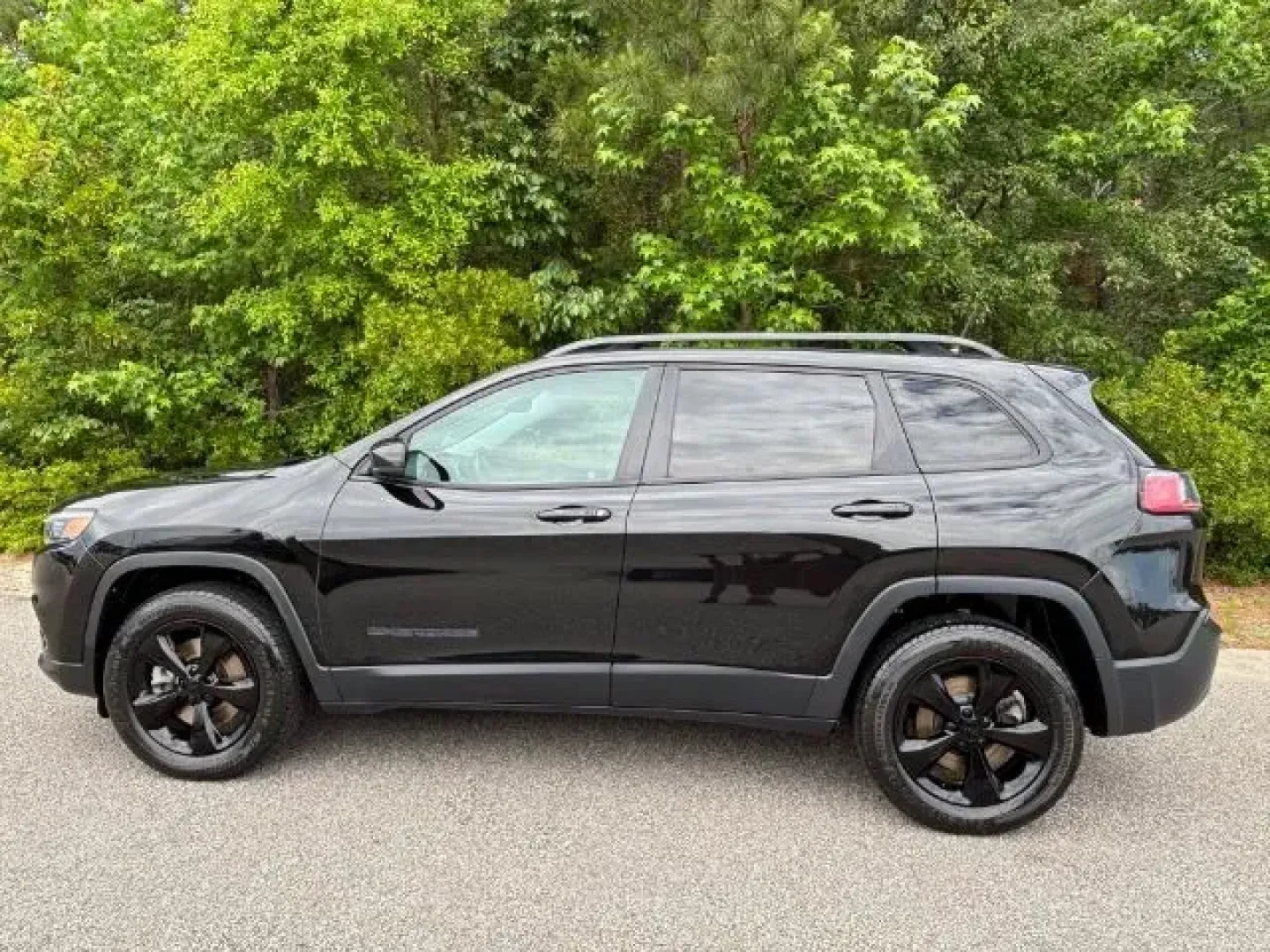 2019 /Black Jeep Cherokee Altitude 4x4 (1C4PJMLN3KD) with an Other engine, located at 2761 East Hwy 501, Conway, SC, 29526, (843) 331-1151, 33.781528, -78.989883 - **Discover the 2019 Jeep Cherokee Altitude 4x4: Your Ultimate Adventure Companion!**<br /> <br /> Are you ready to elevate your driving experience? The 2019 Jeep Cherokee Altitude 4x4 is the ideal crossover for those seeking adventure without compromising on comfort. Whether you're planning a weeken - Photo#1