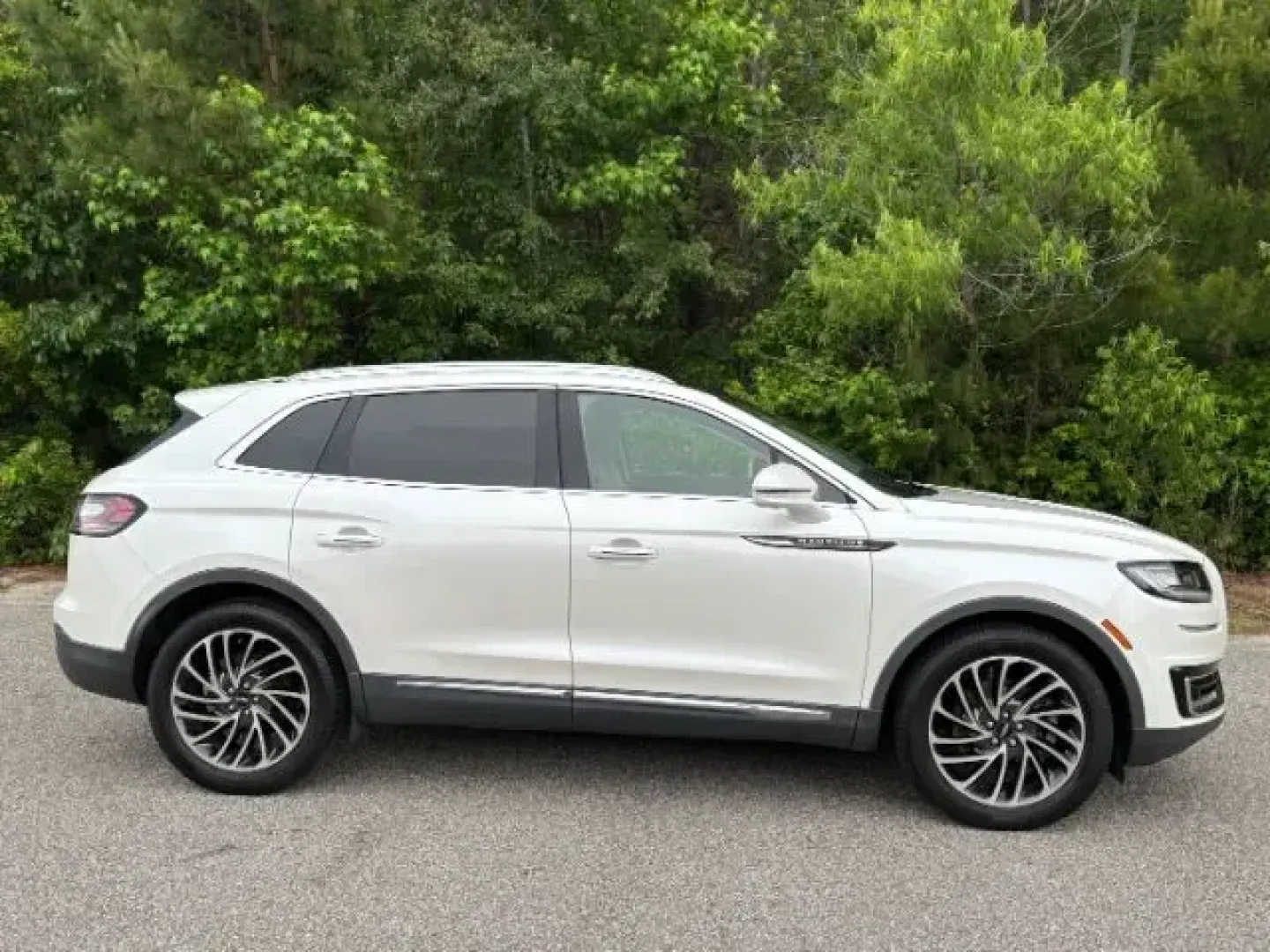 2019 /Cappuccino Lincoln Nautilus Reserve (2LMPJ6LP5KB) with an 2L I-4 gasoline direct injection engine, located at 2761 East Hwy 501, Conway, SC, 29526, (843) 331-1151, 33.781528, -78.989883 - 2019 Lincoln Nautilus Reserve - Photo#2