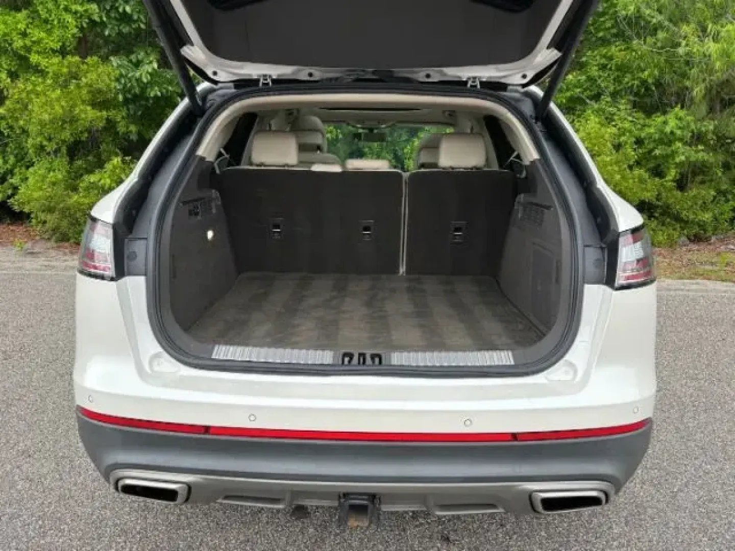 2019 /Cappuccino Lincoln Nautilus Reserve (2LMPJ6LP5KB) with an 2L I-4 gasoline direct injection engine, located at 2761 East Hwy 501, Conway, SC, 29526, (843) 331-1151, 33.781528, -78.989883 - 2019 Lincoln Nautilus Reserve - Photo#10