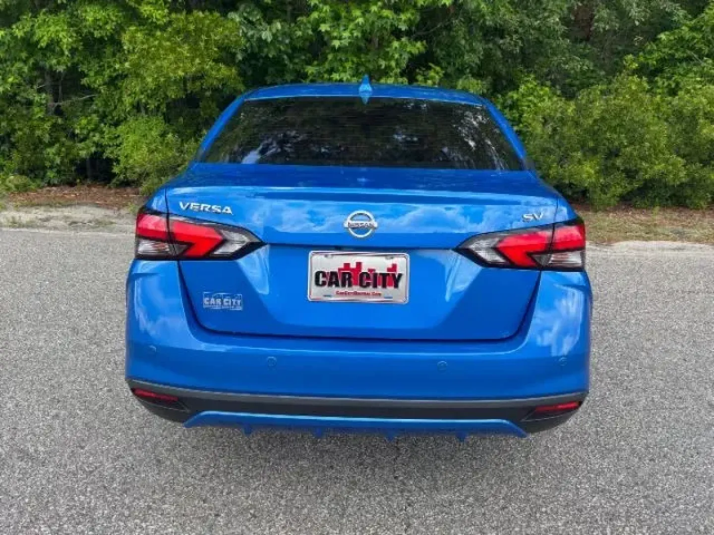 2021 /Graphite Nissan Versa SV Xtronic CVT (3N1CN8EV4ML) with an 1.6L I-4 DOHC engine, located at 2761 East Hwy 501, Conway, SC, 29526, (843) 331-1151, 33.781528, -78.989883 - 2021 Nissan Versa SV Xtronic CVT - Photo#4