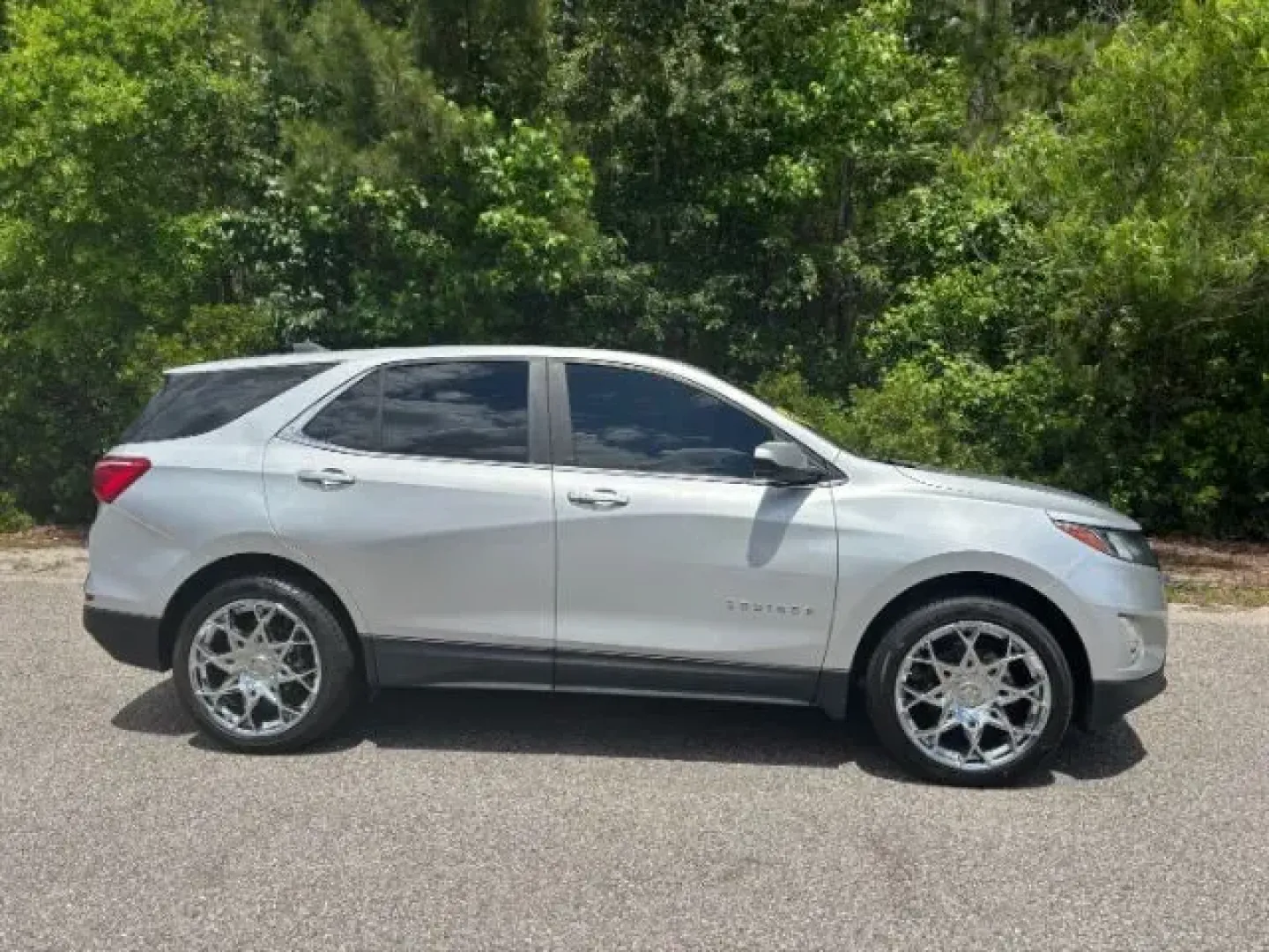 2021 Chevrolet Equinox LT AWD (2GNAXUEV6M6) with an 1.5L L4 DOHC 16V TUR engine, 6-Speed Automatic transmission, located at 2761 East Hwy 501, Conway, SC, 29526, (843) 331-1151, 33.781528, -78.989883 - 2021 Chevrolet Equinox LT AWD - Photo#2