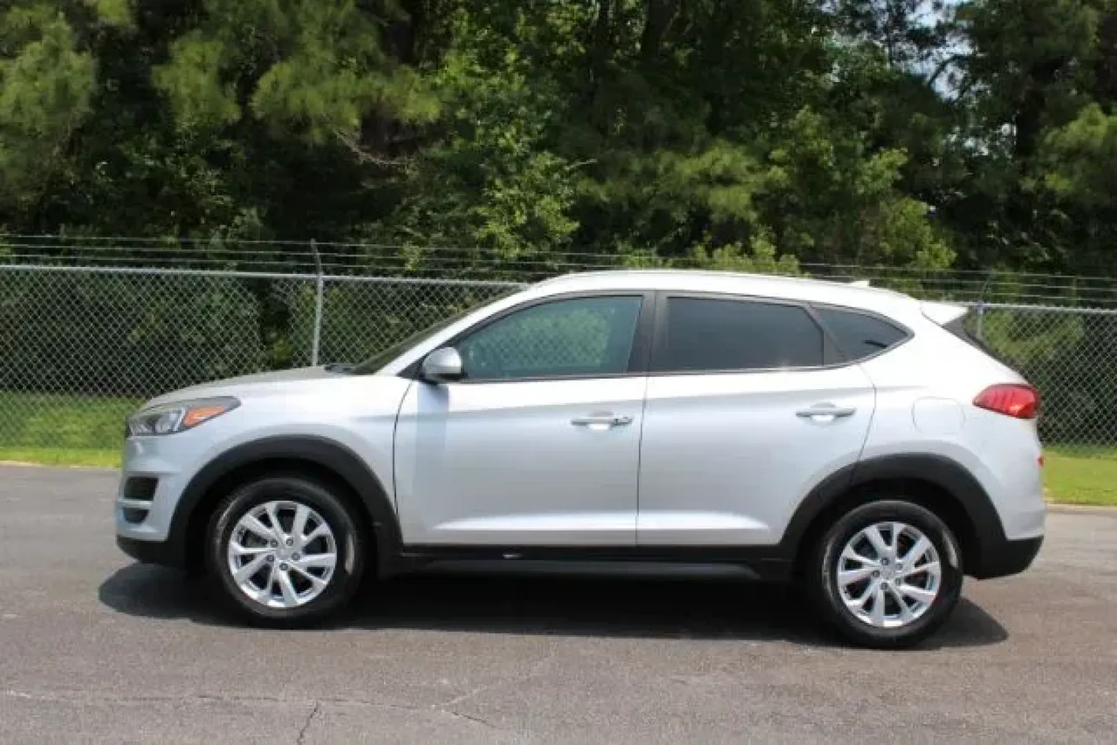 2019 /Gray, cloth Hyundai Tucson Value (KM8J33A40KU) with an 2.0L L4 DOHC 16V engine, 6-Speed Automatic transmission, located at 9146 Ocean Hwy West, Calabash, NC, 28467, (910) 579-1110, 33.928635, -78.576157 - 2019 Hyundai Tucson Value - Photo#3