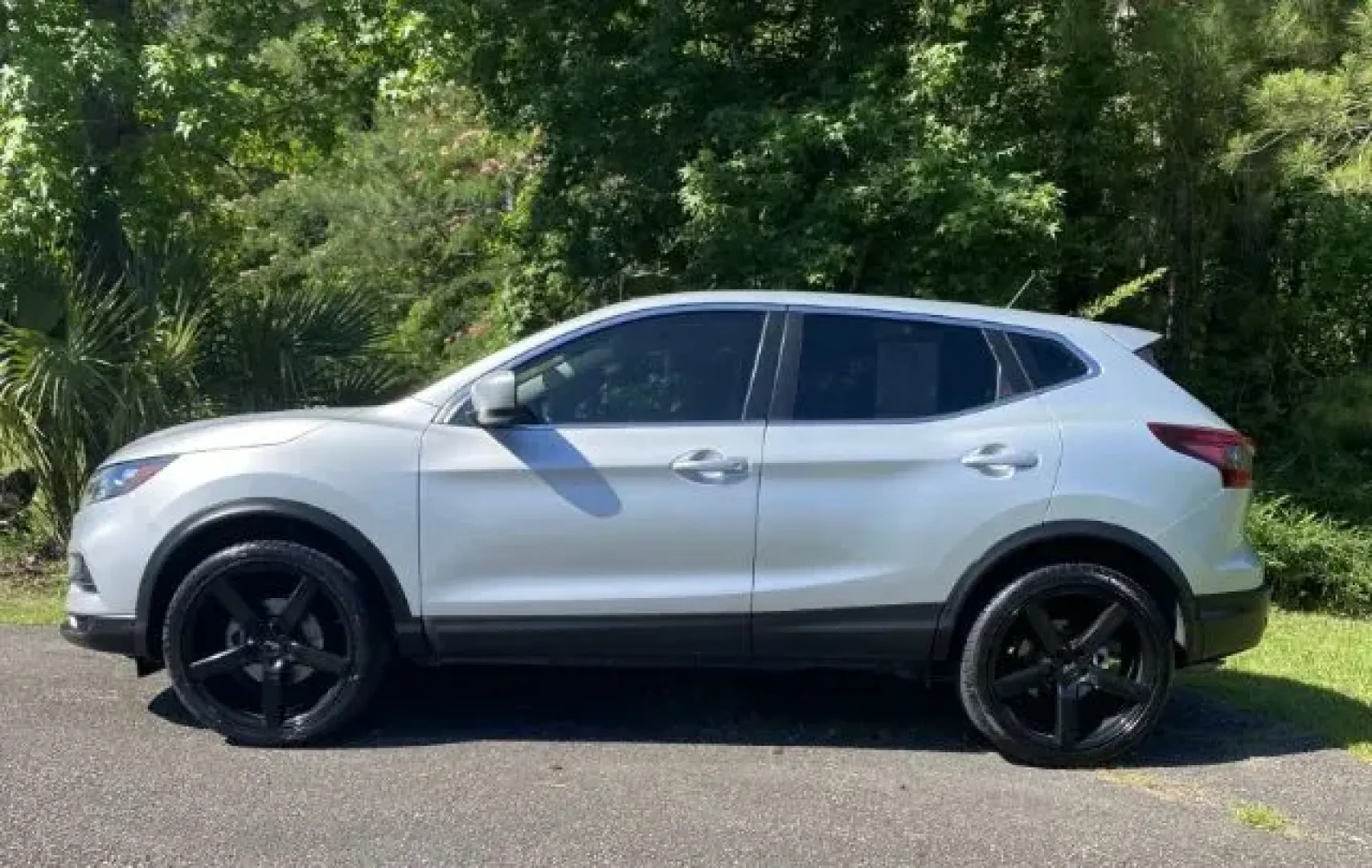 2021 /BLACK CLOTH Nissan Rogue Sport S (JN1BJ1AVXMW) with an 2.0L L4 DOHC 16V engine, Continuously Variabl transmission, located at 9146 Ocean Hwy West, Calabash, NC, 28467, (910) 579-1110, 33.928635, -78.576157 - 2021 Nissan Rogue Sport S - Photo#2