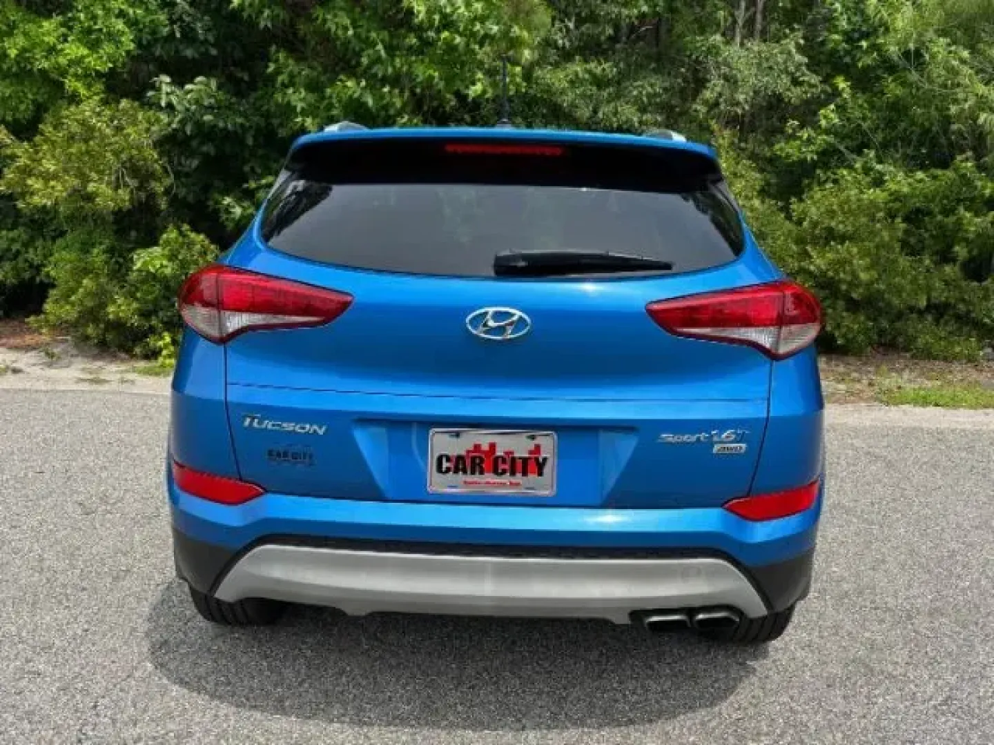 2017 /Black Hyundai Tucson Sport (KM8J3CA22HU) with an 1.6L I-4 gasoline direct injection engine, located at 2761 East Hwy 501, Conway, SC, 29526, (843) 331-1151, 33.781528, -78.989883 - 2017 Hyundai Tucson Sport - Photo#4