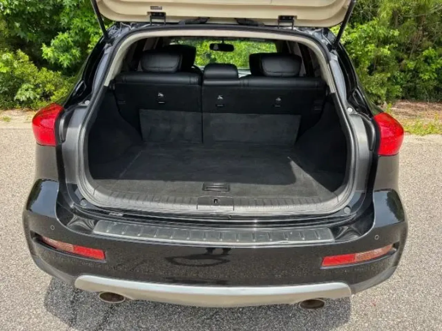2017 /BLACK LEATHER Infiniti QX50 SUV (JN1BJ0RP9HM) with an Other engine, located at 2761 East Hwy 501, Conway, SC, 29526, (843) 331-1151, 33.781528, -78.989883 - 2017 Infiniti QX50 SUV - Photo#10