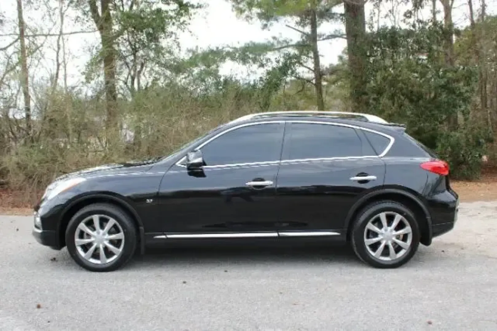 2017 /BLACK LEATHER Infiniti QX50 SUV (JN1BJ0RP9HM) with an 3.7L V6 DOHC 24V engine, 7A transmission, located at 3598 James B White Hwy South, Whiteville, NC, 28472, (910) 642-3196, 34.294846, -78.732613 - Need a premium daily driver that feels upscale on the school run, confident on long commutes, and ready for a weekend getaway to the North Carolina coast? This 2017 INFINITI QX50 in sleek Black with a Black leather interior delivers the kind of refined comfort and V6 power that makes every mile-whet - Photo#4