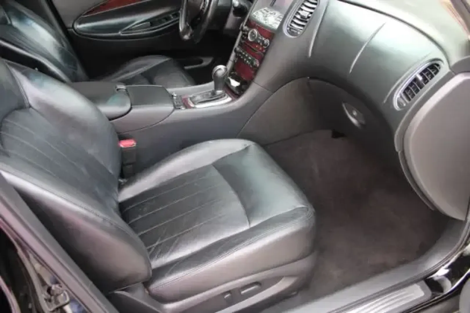 2017 /BLACK LEATHER Infiniti QX50 SUV (JN1BJ0RP9HM) with an 3.7L V6 DOHC 24V engine, 7A transmission, located at 3598 James B White Hwy South, Whiteville, NC, 28472, (910) 642-3196, 34.294846, -78.732613 - Need a premium daily driver that feels upscale on the school run, confident on long commutes, and ready for a weekend getaway to the North Carolina coast? This 2017 INFINITI QX50 in sleek Black with a Black leather interior delivers the kind of refined comfort and V6 power that makes every mile-whet - Photo#7