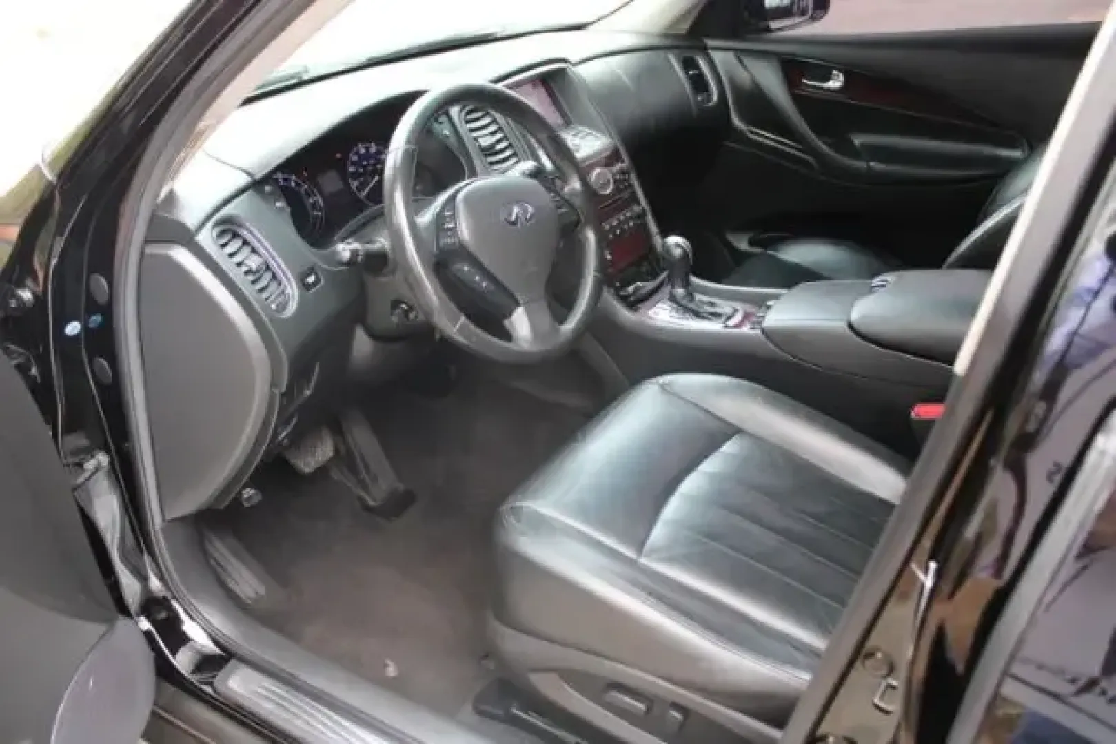 2017 /BLACK LEATHER Infiniti QX50 SUV (JN1BJ0RP9HM) with an 3.7L V6 DOHC 24V engine, 7A transmission, located at 3598 James B White Hwy South, Whiteville, NC, 28472, (910) 642-3196, 34.294846, -78.732613 - Need a premium daily driver that feels upscale on the school run, confident on long commutes, and ready for a weekend getaway to the North Carolina coast? This 2017 INFINITI QX50 in sleek Black with a Black leather interior delivers the kind of refined comfort and V6 power that makes every mile-whet - Photo#8