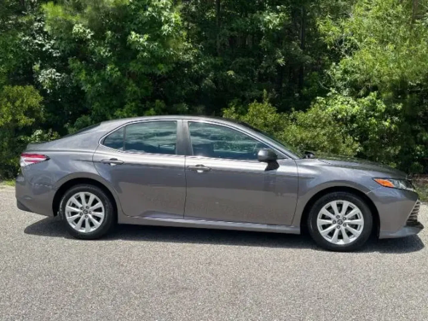 2018 /Ash Toyota Camry LE | SE | XLE | L (4T1B11HK5JU) with an 2.5L I-4 port/direct injection engine, located at 2761 East Hwy 501, Conway, SC, 29526, (843) 331-1151, 33.781528, -78.989883 - ### Drive in Comfort and Style-Explore the 2018 Toyota Camry at Car City - Conway!<br /> <br /> Are you in the market for an exceptional vehicle that perfectly balances style, comfort, and reliability? Look no further than this stunning **2018 Toyota Camry** available now at **Car City - Conway**! T - Photo#3