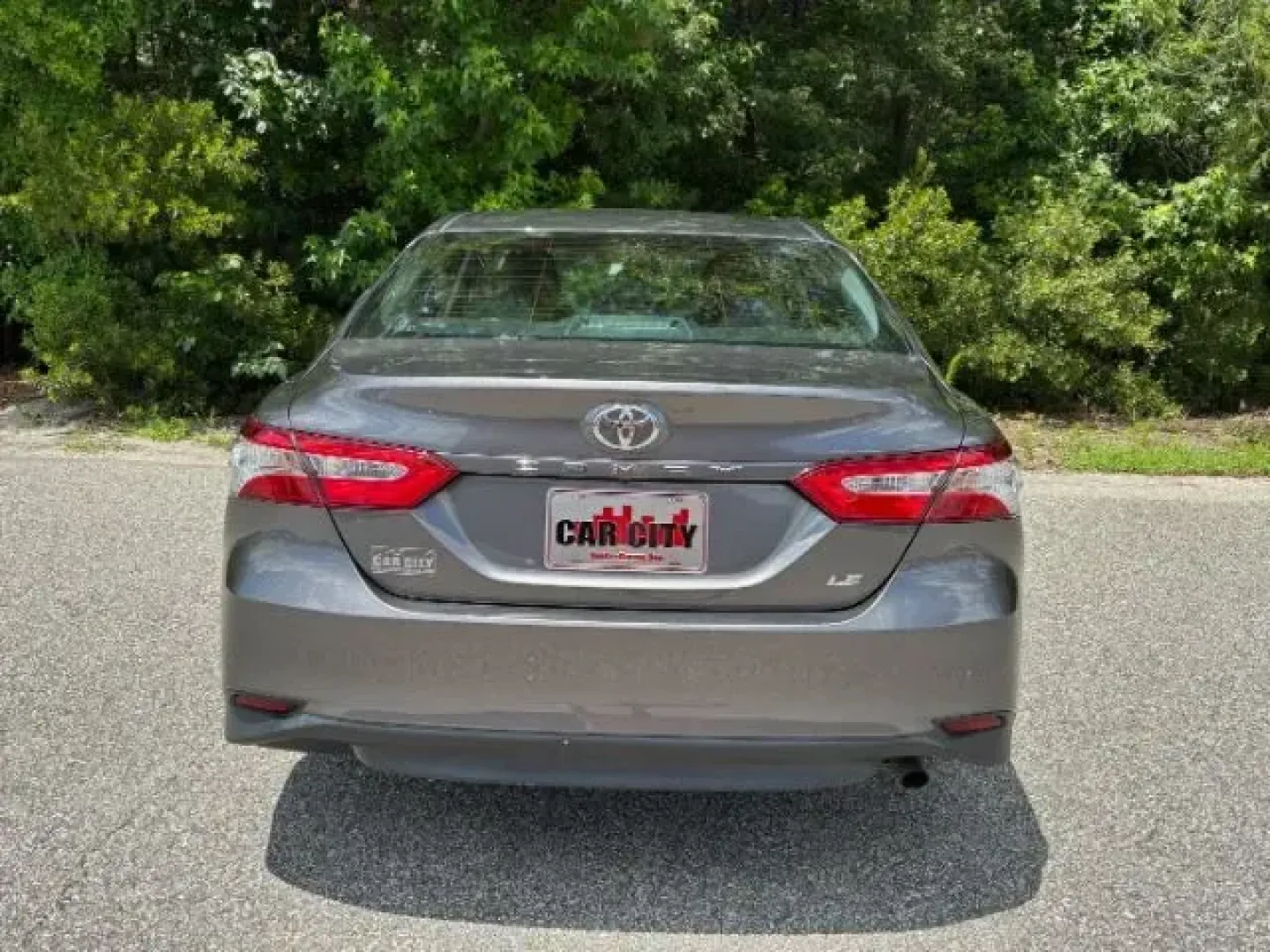 2018 /Ash Toyota Camry LE | SE | XLE | L (4T1B11HK5JU) with an 2.5L I-4 port/direct injection engine, located at 2761 East Hwy 501, Conway, SC, 29526, (843) 331-1151, 33.781528, -78.989883 - ### Drive in Comfort and Style-Explore the 2018 Toyota Camry at Car City - Conway!<br /> <br /> Are you in the market for an exceptional vehicle that perfectly balances style, comfort, and reliability? Look no further than this stunning **2018 Toyota Camry** available now at **Car City - Conway**! T - Photo#5