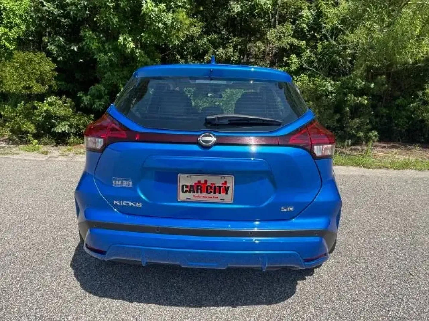 2023 /Charcoal Nissan Kicks SR Xtronic CVT (3N1CP5DVXPL) with an 1.6L I-4 DOHC engine, located at 2761 East Hwy 501, Conway, SC, 29526, (843) 331-1151, 33.781528, -78.989883 - **Elevate Your Daily Drive with the 2023 Nissan Kicks SR Perfect for Southern Living!**<br /> <br /> Are you ready to enhance your daily commute or weekend adventures? The 2023 Nissan Kicks SR Xtronic CVT is the perfect blend of comfort, style, and efficiency, making it an ideal choice for those li - Photo#5