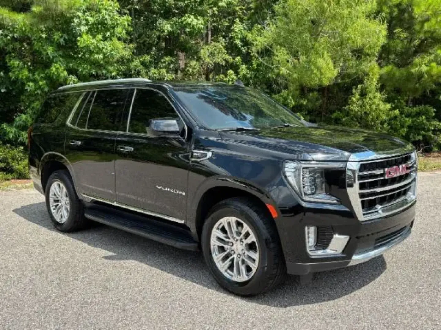 2021 /WALNUT LEATHER GMC Yukon SLT 2WD (1GKS1BKD7MR) with an 5.3L V8 OHV 16V engine, 10-Speed Automatic transmission, located at 2761 East Hwy 501, Conway, SC, 29526, (843) 331-1151, 33.781528, -78.989883 - **Explore Adventure in Style with the 2021 GMC Yukon SLT at Car City - Conway!**<br /> <br /> Are you ready to elevate your lifestyle with a vehicle that blends sophistication, comfort, and rugged capability? If you're a busy family seeking the perfect SUV for weekend getaways or a commuter looking - Photo#1