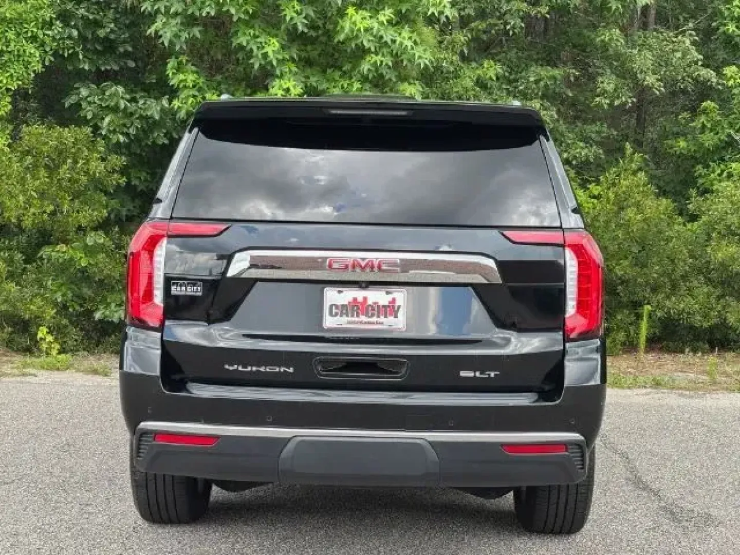 2021 /WALNUT LEATHER GMC Yukon SLT 2WD (1GKS1BKD7MR) with an 5.3L V8 OHV 16V engine, 10-Speed Automatic transmission, located at 2761 East Hwy 501, Conway, SC, 29526, (843) 331-1151, 33.781528, -78.989883 - **Explore Adventure in Style with the 2021 GMC Yukon SLT at Car City - Conway!**<br /> <br /> Are you ready to elevate your lifestyle with a vehicle that blends sophistication, comfort, and rugged capability? If you're a busy family seeking the perfect SUV for weekend getaways or a commuter looking - Photo#5