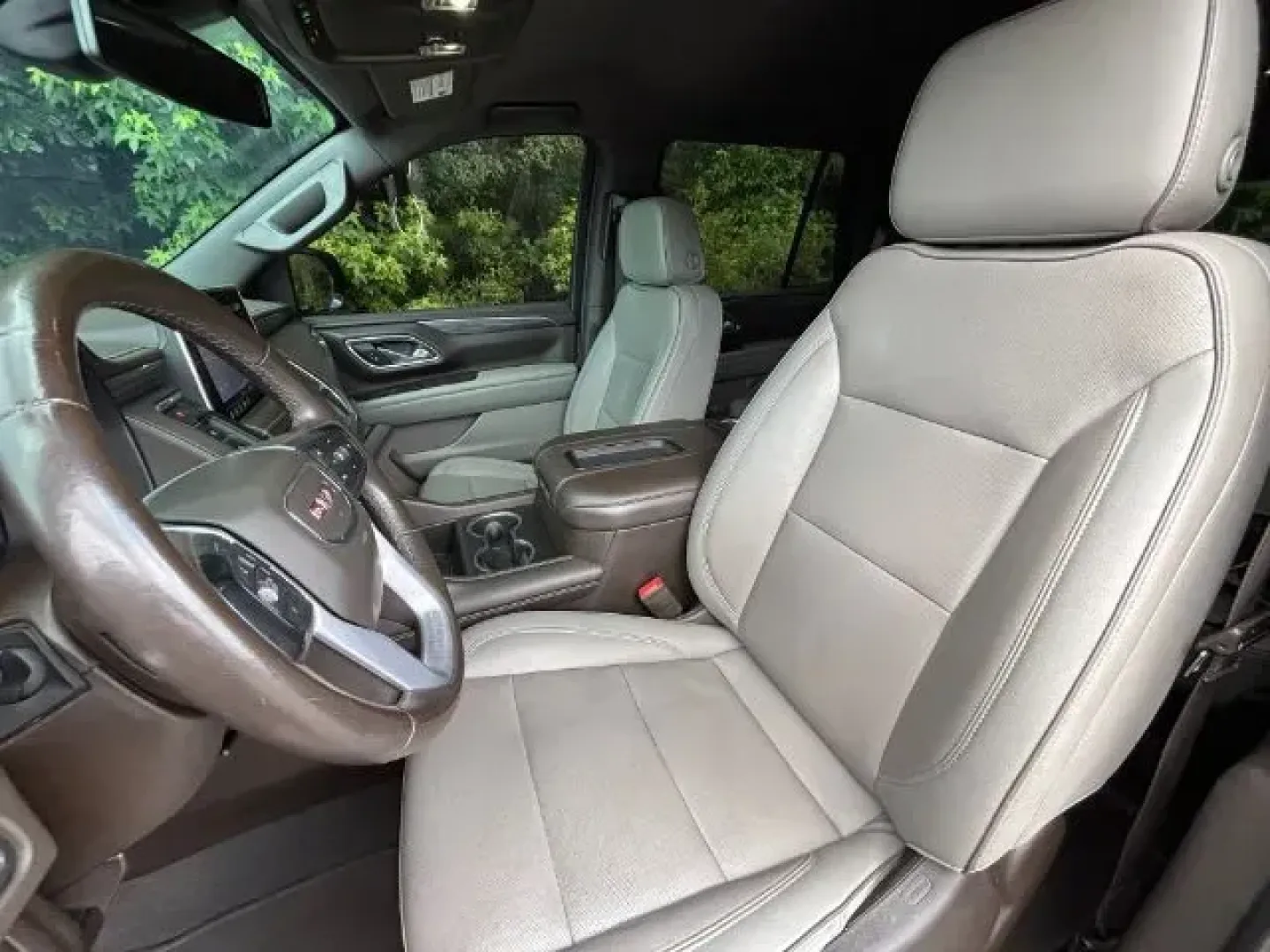 2021 /WALNUT LEATHER GMC Yukon SLT 2WD (1GKS1BKD7MR) with an 5.3L V8 OHV 16V engine, 10-Speed Automatic transmission, located at 2761 East Hwy 501, Conway, SC, 29526, (843) 331-1151, 33.781528, -78.989883 - **Explore Adventure in Style with the 2021 GMC Yukon SLT at Car City - Conway!**<br /> <br /> Are you ready to elevate your lifestyle with a vehicle that blends sophistication, comfort, and rugged capability? If you're a busy family seeking the perfect SUV for weekend getaways or a commuter looking - Photo#8