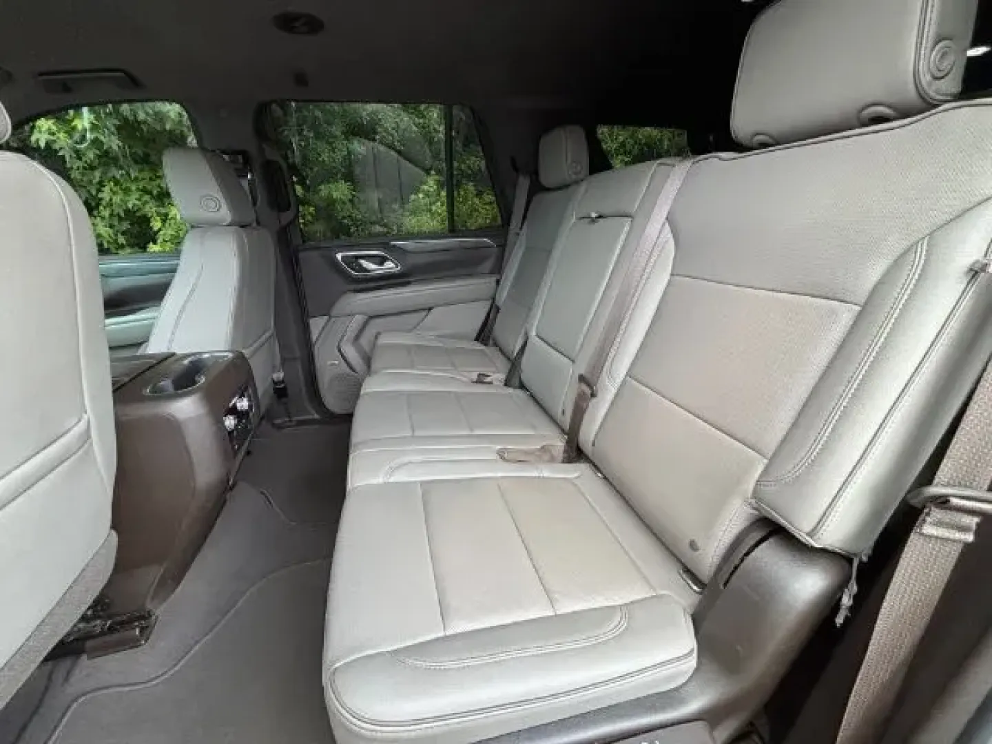 2021 /WALNUT LEATHER GMC Yukon SLT 2WD (1GKS1BKD7MR) with an 5.3L V8 OHV 16V engine, 10-Speed Automatic transmission, located at 2761 East Hwy 501, Conway, SC, 29526, (843) 331-1151, 33.781528, -78.989883 - **Explore Adventure in Style with the 2021 GMC Yukon SLT at Car City - Conway!**<br /> <br /> Are you ready to elevate your lifestyle with a vehicle that blends sophistication, comfort, and rugged capability? If you're a busy family seeking the perfect SUV for weekend getaways or a commuter looking - Photo#9