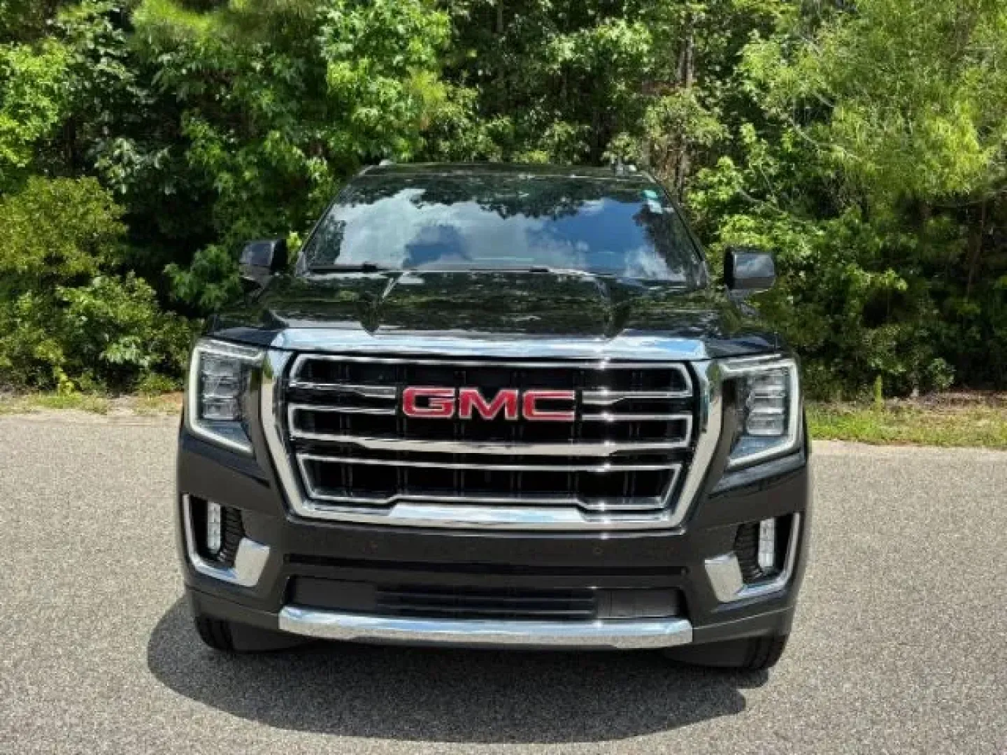 2021 /WALNUT LEATHER GMC Yukon SLT 2WD (1GKS1BKD7MR) with an 5.3L V8 OHV 16V engine, 10-Speed Automatic transmission, located at 2761 East Hwy 501, Conway, SC, 29526, (843) 331-1151, 33.781528, -78.989883 - **Explore Adventure in Style with the 2021 GMC Yukon SLT at Car City - Conway!**<br /> <br /> Are you ready to elevate your lifestyle with a vehicle that blends sophistication, comfort, and rugged capability? If you're a busy family seeking the perfect SUV for weekend getaways or a commuter looking - Photo#4