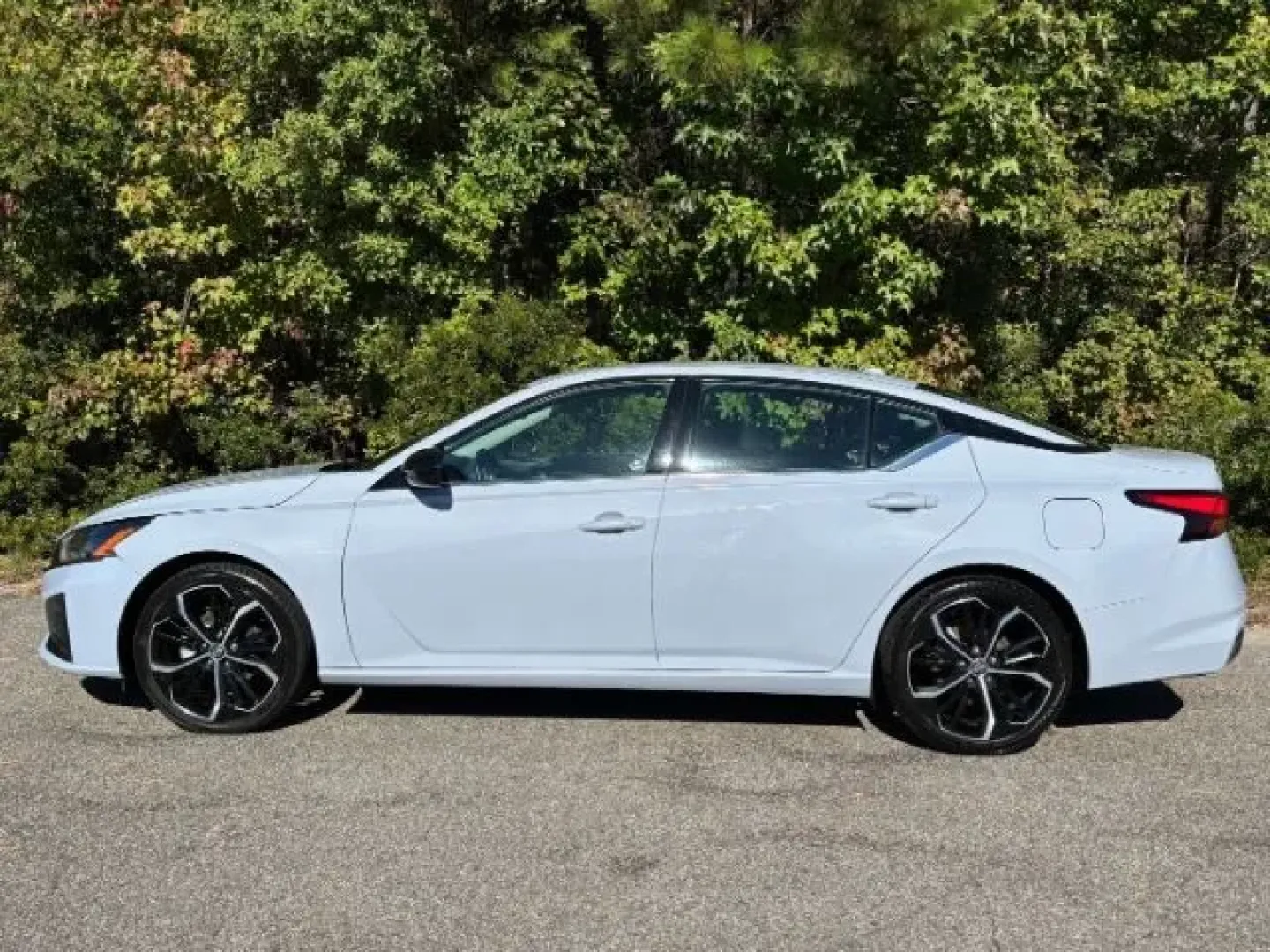 2024 /CHARCOAL SPORT LEATH Nissan Altima SR FWD (1N4BL4CV2RN) with an 2.5L I-4 gasoline di engine, located at 2761 East Hwy 501, Conway, SC, 29526, (843) 331-1151, 33.781528, -78.989883 - **Elevate Your Daily Drive with the 2024 Nissan Altima SR Your Perfect Companion for Life in Conway!**<br /> <br /> Are you in the market for a reliable, stylish sedan that suits your dynamic lifestyle? Look no further! At Car City - Conway, we present the 2024 Nissan Altima SR, a perfect blend of - Photo#2