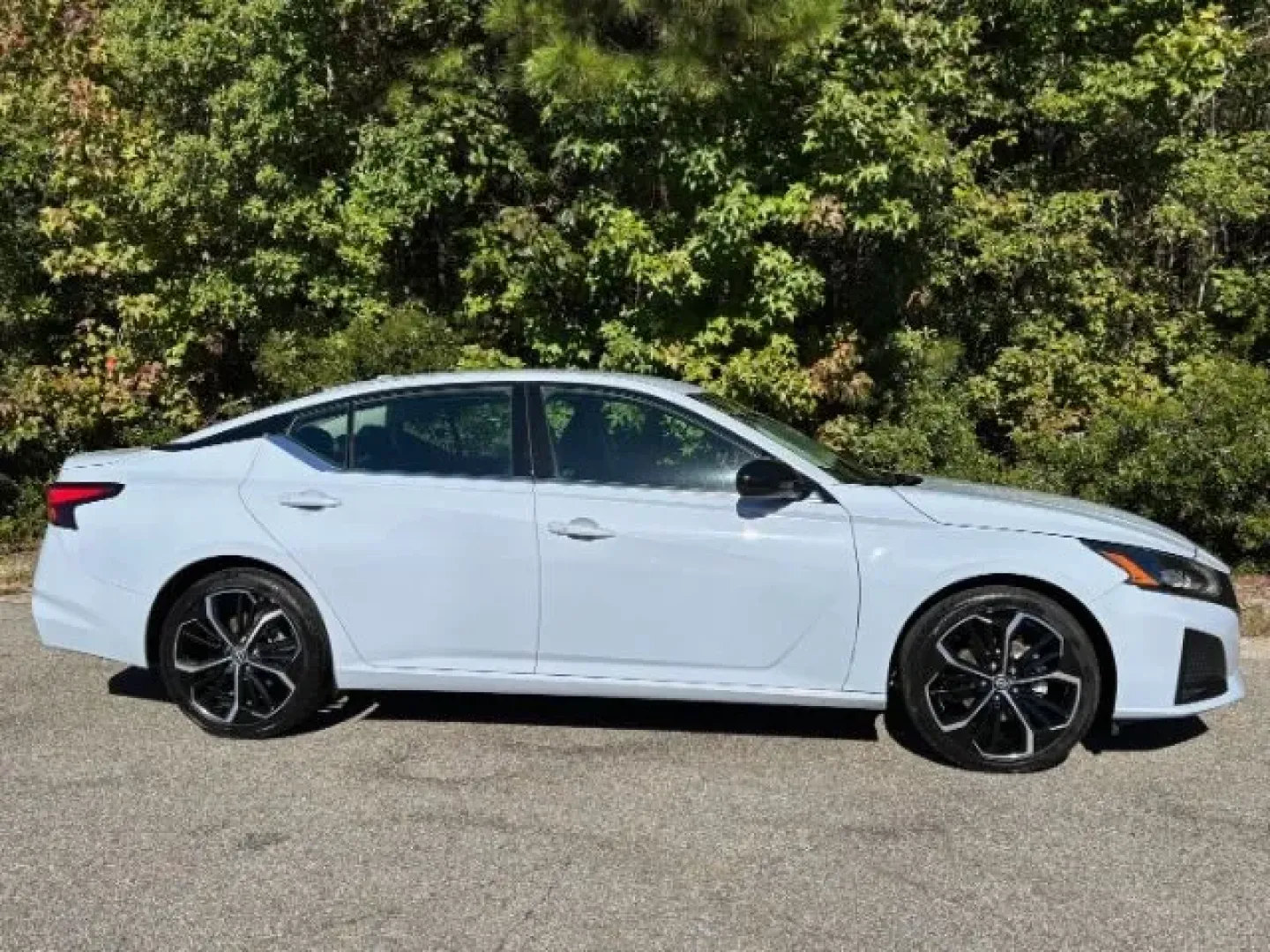 2024 /CHARCOAL SPORT LEATH Nissan Altima SR FWD (1N4BL4CV2RN) with an 2.5L I-4 gasoline di engine, located at 2761 East Hwy 501, Conway, SC, 29526, (843) 331-1151, 33.781528, -78.989883 - **Elevate Your Daily Drive with the 2024 Nissan Altima SR Your Perfect Companion for Life in Conway!**<br /> <br /> Are you in the market for a reliable, stylish sedan that suits your dynamic lifestyle? Look no further! At Car City - Conway, we present the 2024 Nissan Altima SR, a perfect blend of - Photo#3
