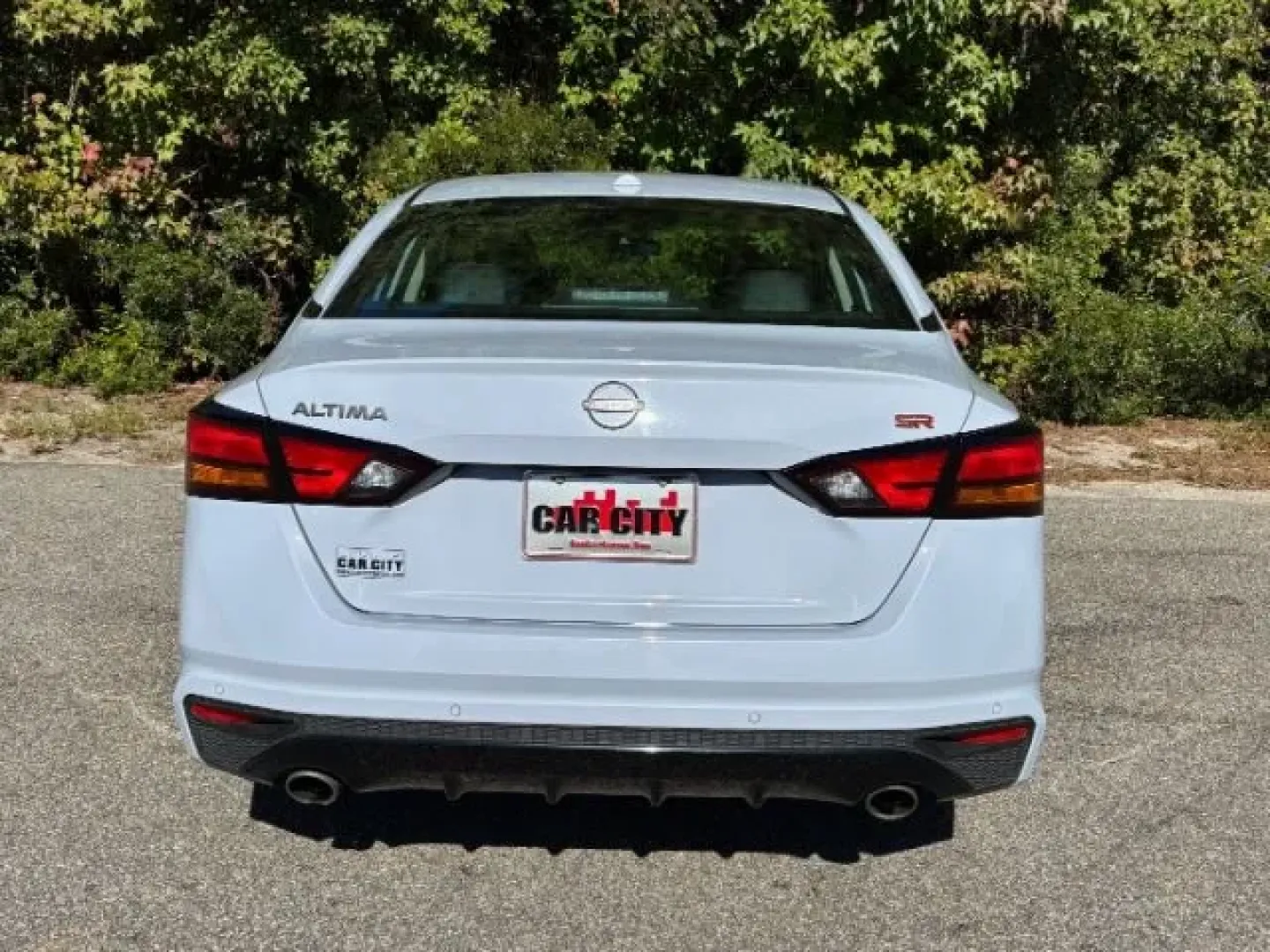 2024 /CHARCOAL SPORT LEATH Nissan Altima SR FWD (1N4BL4CV2RN) with an 2.5L I-4 gasoline di engine, located at 2761 East Hwy 501, Conway, SC, 29526, (843) 331-1151, 33.781528, -78.989883 - **Elevate Your Daily Drive with the 2024 Nissan Altima SR Your Perfect Companion for Life in Conway!**<br /> <br /> Are you in the market for a reliable, stylish sedan that suits your dynamic lifestyle? Look no further! At Car City - Conway, we present the 2024 Nissan Altima SR, a perfect blend of - Photo#5