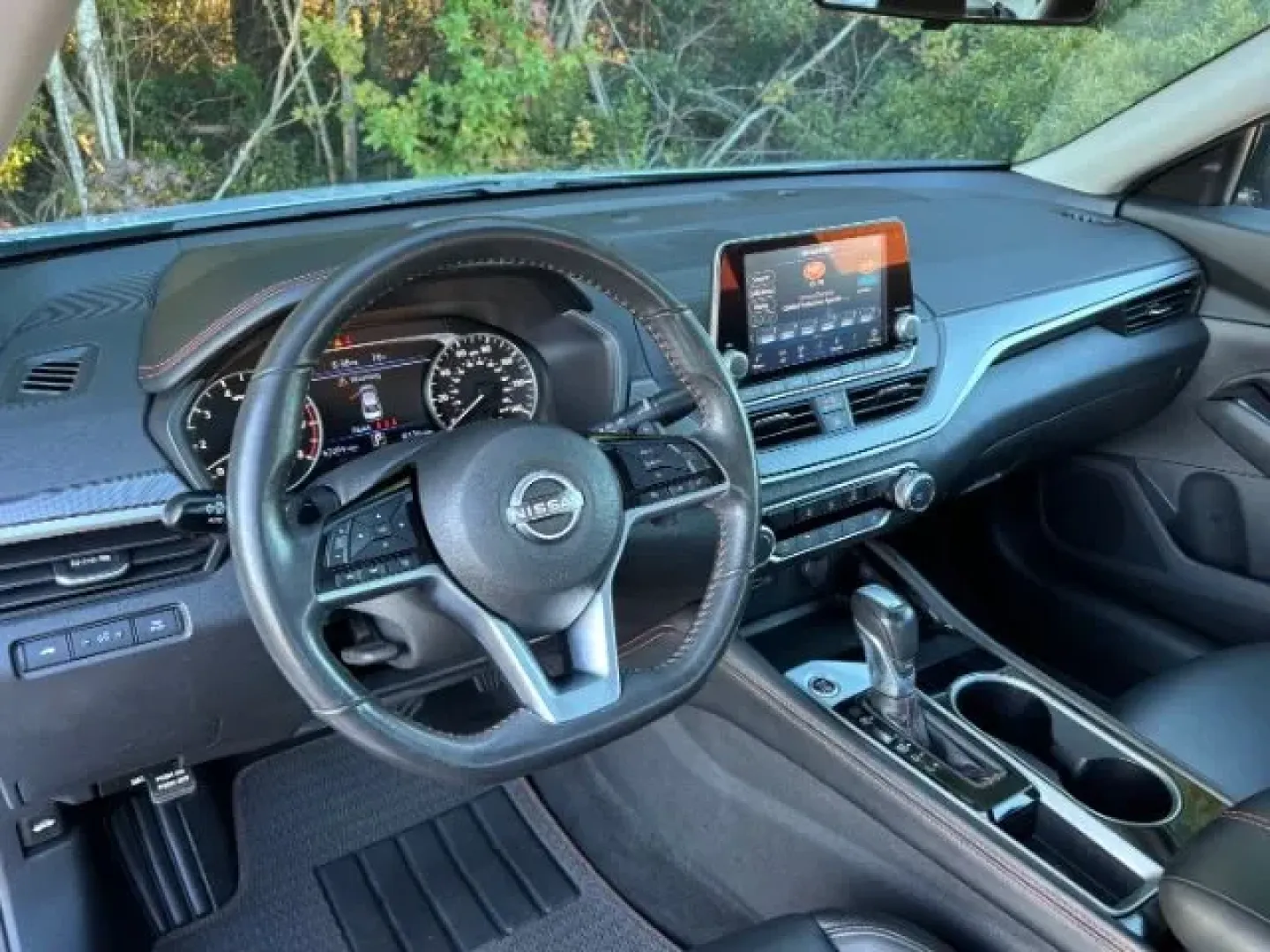 2024 /CHARCOAL SPORT LEATH Nissan Altima SR FWD (1N4BL4CV2RN) with an 2.5L I-4 gasoline di engine, located at 2761 East Hwy 501, Conway, SC, 29526, (843) 331-1151, 33.781528, -78.989883 - **Elevate Your Daily Drive with the 2024 Nissan Altima SR Your Perfect Companion for Life in Conway!**<br /> <br /> Are you in the market for a reliable, stylish sedan that suits your dynamic lifestyle? Look no further! At Car City - Conway, we present the 2024 Nissan Altima SR, a perfect blend of - Photo#9