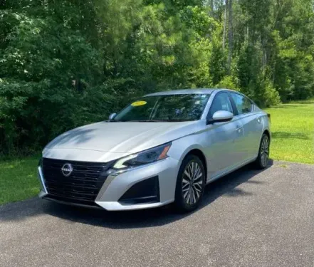 2023 Nissan Altima SV FWD