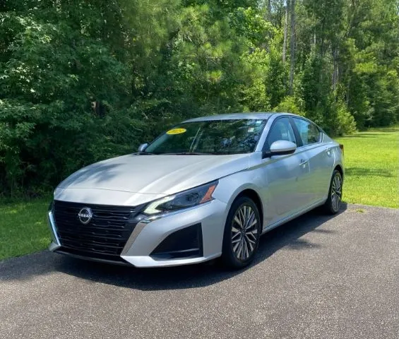 photo of 2023 Nissan Altima SV FWD