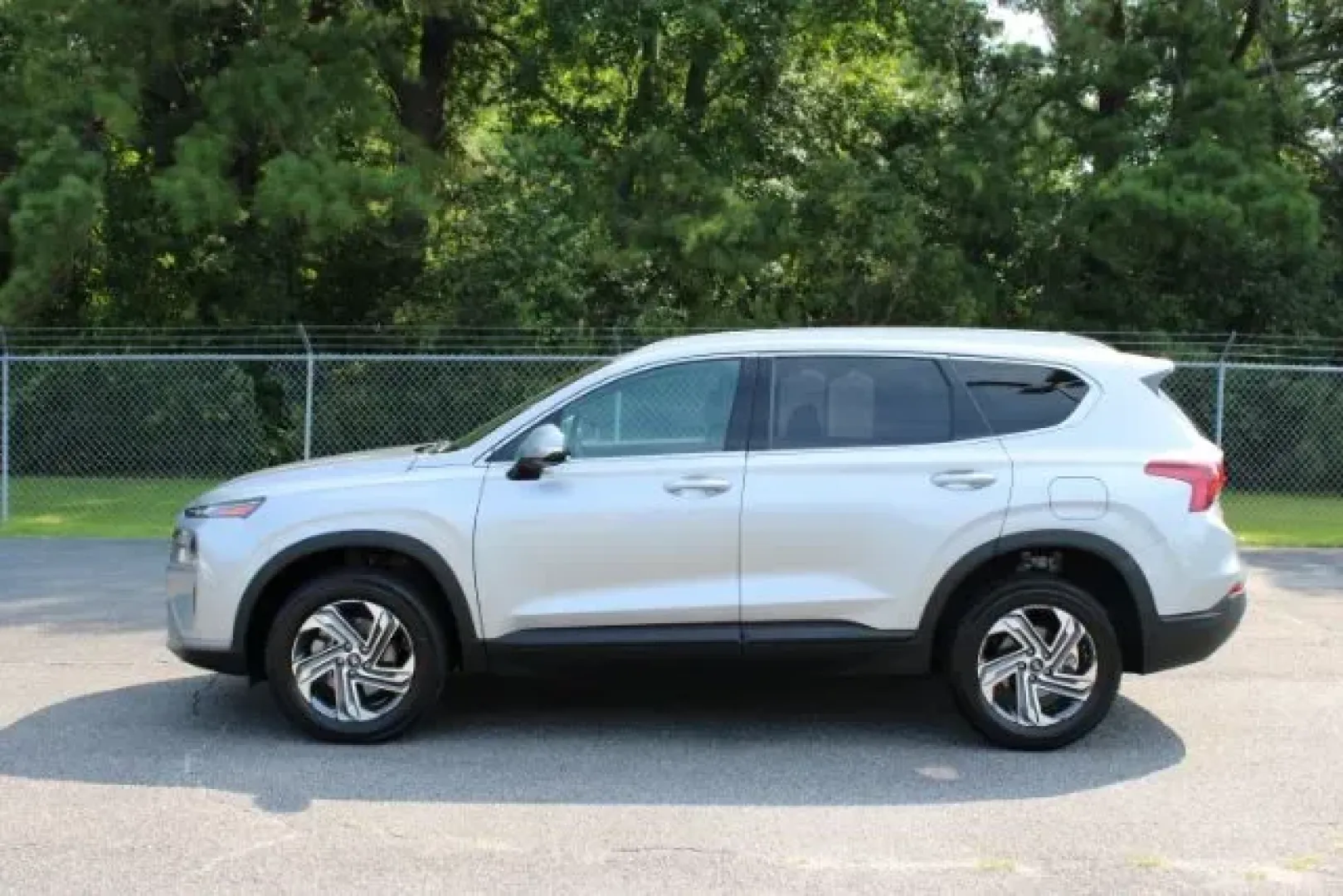 2023 Hyundai Santa Fe SEL (5NMS2DAJ5PH) with an Smartstream 2.5L I-4 port/direct injection engine, located at 3598 James B White Hwy South, Whiteville, NC, 28472, (910) 642-3196, 34.294846, -78.732613 - **Discover Adventure with the 2023 Hyundai Santa Fe SEL: Your Ideal SUV for Every Journey!**<br /> <br /> Are you seeking a vehicle that perfectly balances functionality, comfort, and style? Look no further than the 2023 Hyundai Santa Fe SEL, now available at **Car City - Whitesville**. This SUV is - Photo#4