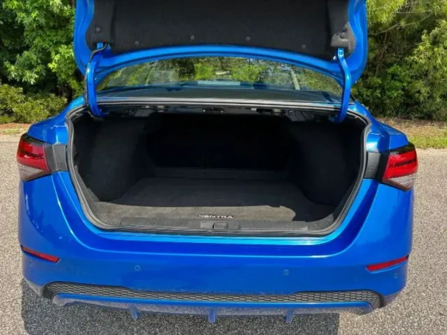 2023 /Charcoal Nissan Sentra SV Xtronic CVT (3N1AB8CV1PY) with an 2L I-4 gasoline direct injection engine, located at 2761 East Hwy 501, Conway, SC, 29526, (843) 331-1151, 33.781528, -78.989883 - Experience the ultimate blend of style, comfort, and performance with this stunning 2023 Nissan Sentra SV, now available at Car City - Conway! If you're looking for a reliable sedan that effortlessly meets the demands of daily commutes or weekend getaways, this pre-owned gem is the perfect choice fo - Photo#10