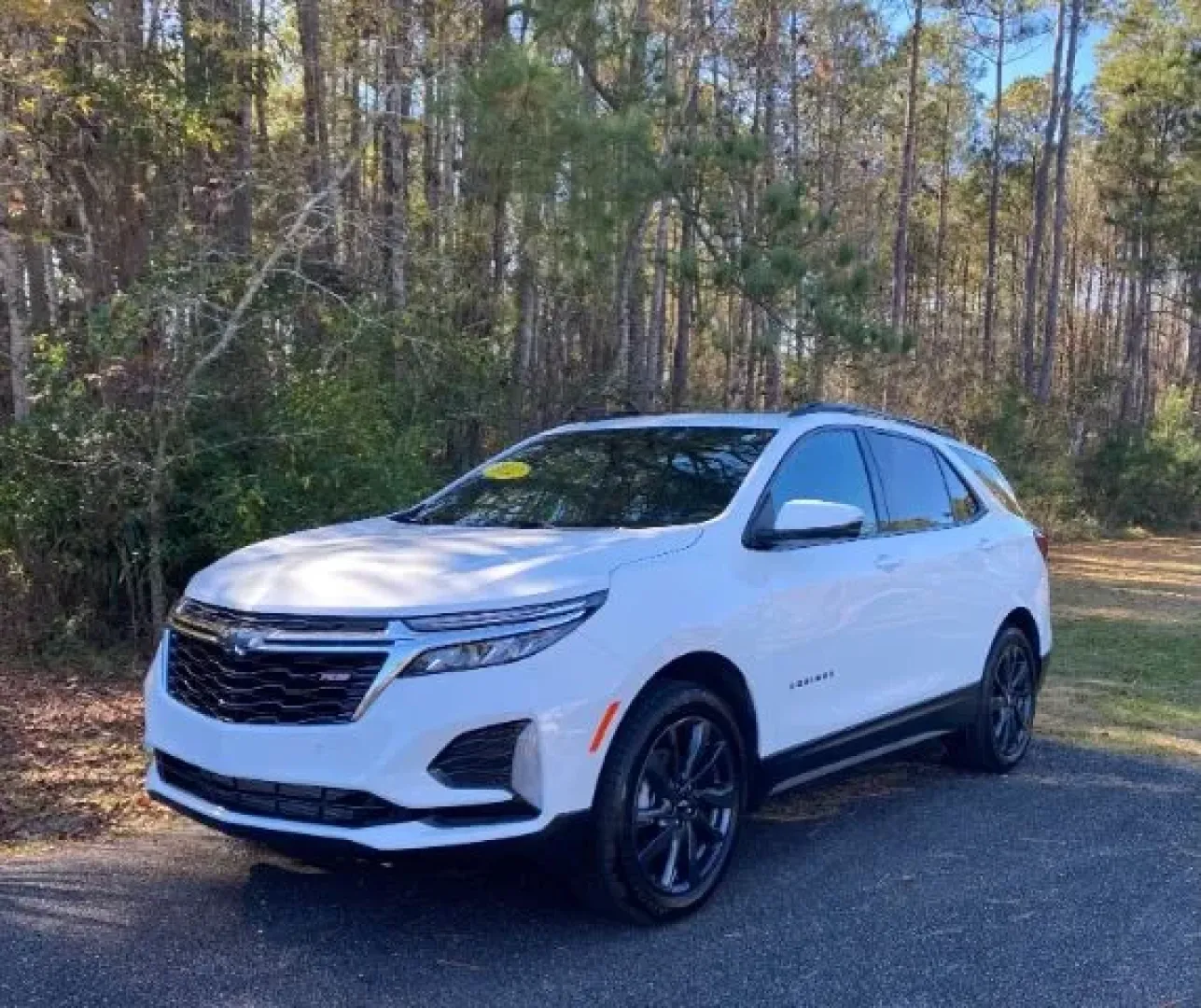 2022 Chevrolet Equinox AWD RS (2GNAXWEV2N6) with an 1.5L I-4 gasoline direct injection engine, located at 9146 Ocean Hwy West, Calabash, NC, 28467, (910) 579-1110, 33.928635, -78.576157 - **Discover Your Next Adventure with the 2022 Chevrolet Equinox AWD RS!**<br /> <br /> Are you ready to elevate your daily commutes and weekend adventures? Look no further than this stunning 2022 Chevrolet Equinox AWD RS available at Car City - Whitesville. Whether you're a growing family in need of - Photo#0