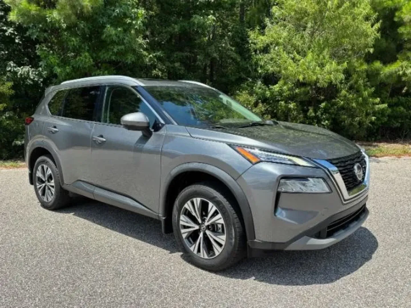 2021 Nissan Rogue SV FWD (5N1AT3BA0MC) with an 2.5L I-4 gasoline direct injection engine, located at 9146 Ocean Hwy West, Calabash, NC, 28467, (910) 579-1110, 33.928635, -78.576157 - **Experience Adventure and Comfort in the 2021 Nissan Rogue SV FWD at Car City - Conway**<br /> <br /> Are you in search of a versatile SUV that effortlessly blends comfort with adventure? Look no further than this stunning 2021 Nissan Rogue SV FWD, perfect for weekend getaways, family outings, or d - Photo#1