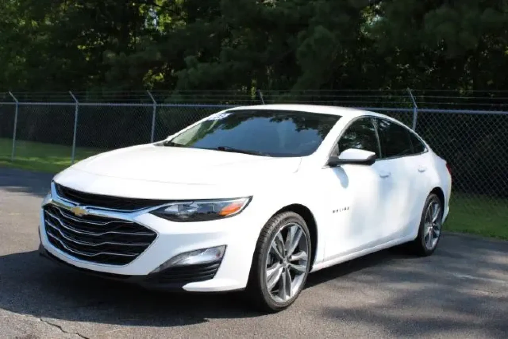 2023 Chevrolet Malibu FWD 1LT (1G1ZD5ST4PF) with an ECOTEC 1.5L I-4 gasoline direct injection engine, located at 3598 James B White Hwy South, Whiteville, NC, 28472, (910) 642-3196, 34.294846, -78.732613 - Are you searching for a stylish, reliable, and tech-savvy sedan that can enhance your daily commute or family outings? Look no further than this stunning 2023 Chevrolet Malibu, available now at Car City - Whitesville, your trusted pre-owned dealership in Whiteville, NC. With a perfect blend of comfo - Photo#0