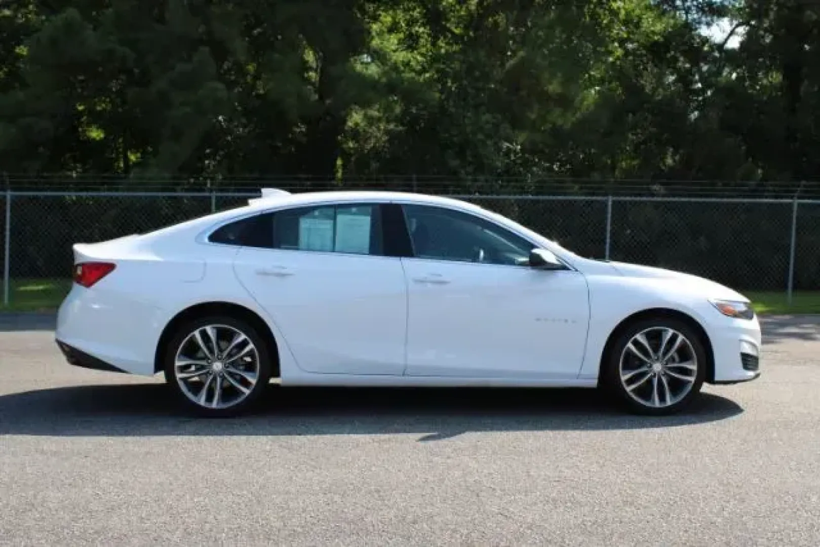 2023 Chevrolet Malibu FWD 1LT (1G1ZD5ST4PF) with an ECOTEC 1.5L I-4 gasoline direct injection engine, located at 3598 James B White Hwy South, Whiteville, NC, 28472, (910) 642-3196, 34.294846, -78.732613 - Are you searching for a stylish, reliable, and tech-savvy sedan that can enhance your daily commute or family outings? Look no further than this stunning 2023 Chevrolet Malibu, available now at Car City - Whitesville, your trusted pre-owned dealership in Whiteville, NC. With a perfect blend of comfo - Photo#3
