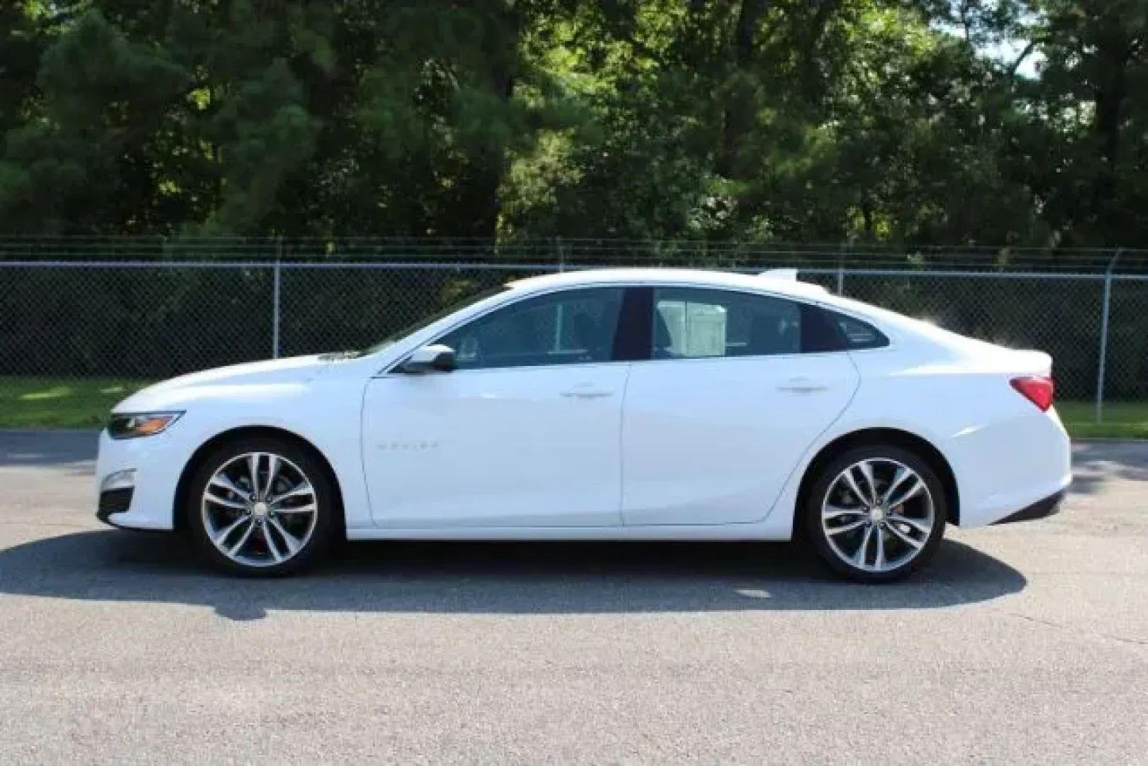 2023 Chevrolet Malibu FWD 1LT (1G1ZD5ST4PF) with an ECOTEC 1.5L I-4 gasoline direct injection engine, located at 3598 James B White Hwy South, Whiteville, NC, 28472, (910) 642-3196, 34.294846, -78.732613 - Are you searching for a stylish, reliable, and tech-savvy sedan that can enhance your daily commute or family outings? Look no further than this stunning 2023 Chevrolet Malibu, available now at Car City - Whitesville, your trusted pre-owned dealership in Whiteville, NC. With a perfect blend of comfo - Photo#4