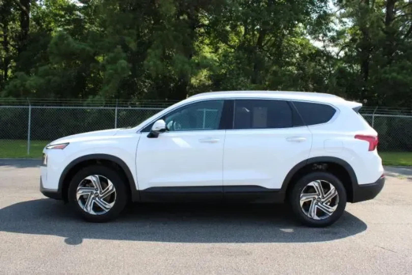 2023 Hyundai Santa Fe SEL (5NMS24AJ1PH) with an Smartstream 2.5L I-4 port/direct injection engine, located at 3598 James B White Hwy South, Whiteville, NC, 28472, (910) 642-3196, 34.294846, -78.732613 - **Experience Freedom on the Road with the 2023 Hyundai Santa Fe SEL from Car City - Whitesville!**<br /> <br /> Are you ready to elevate your driving experience? Whether you're commuting to work, embarking on weekend adventures, or shuttling the family around Whiteville, NC, the 2023 Hyundai Santa F - Photo#2